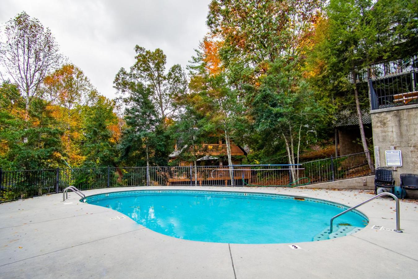 Valley Heights w Hot Tub Life Size Games Lounge
