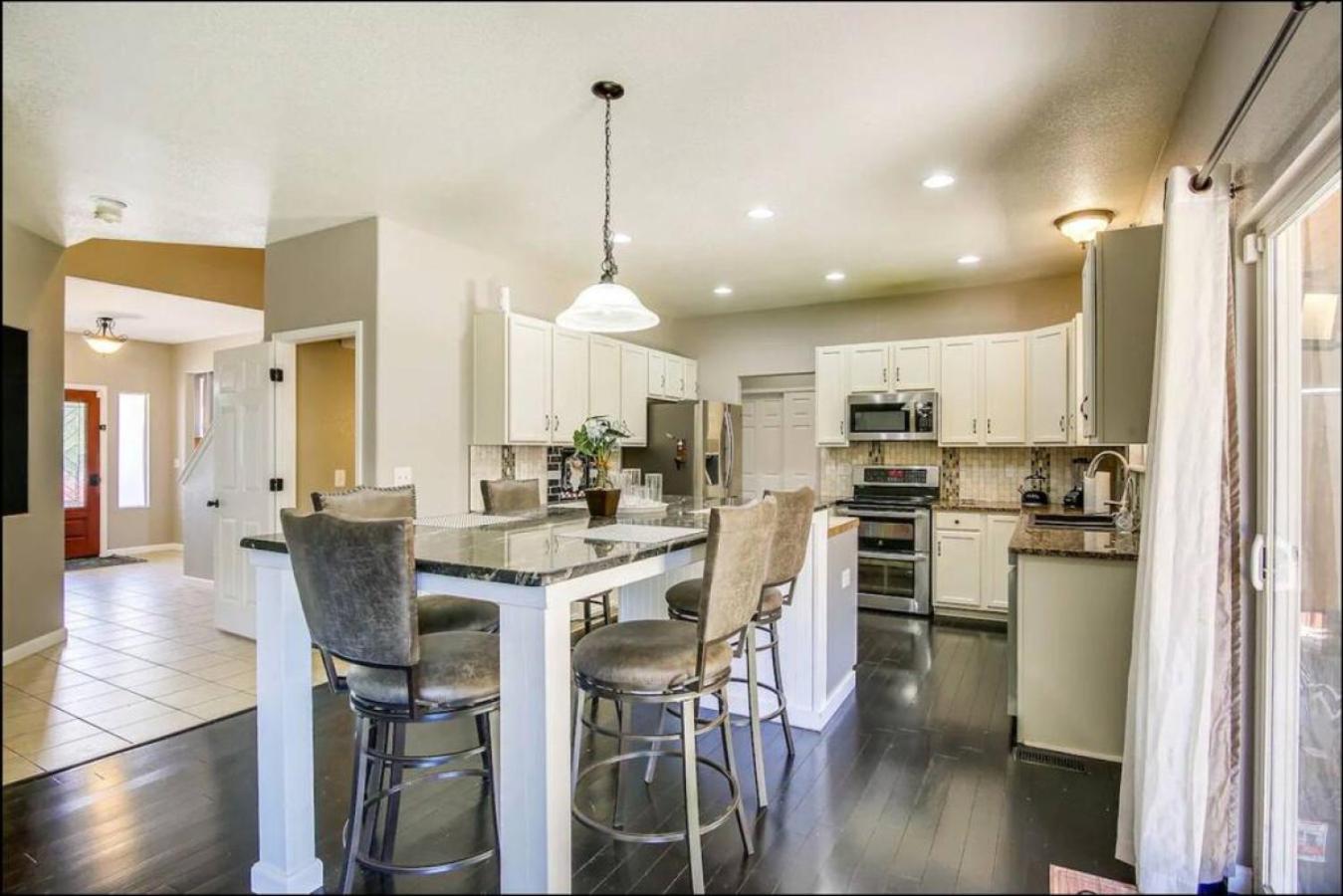 Near to DIA Airport retreat And 20 Min To Downtown Denver