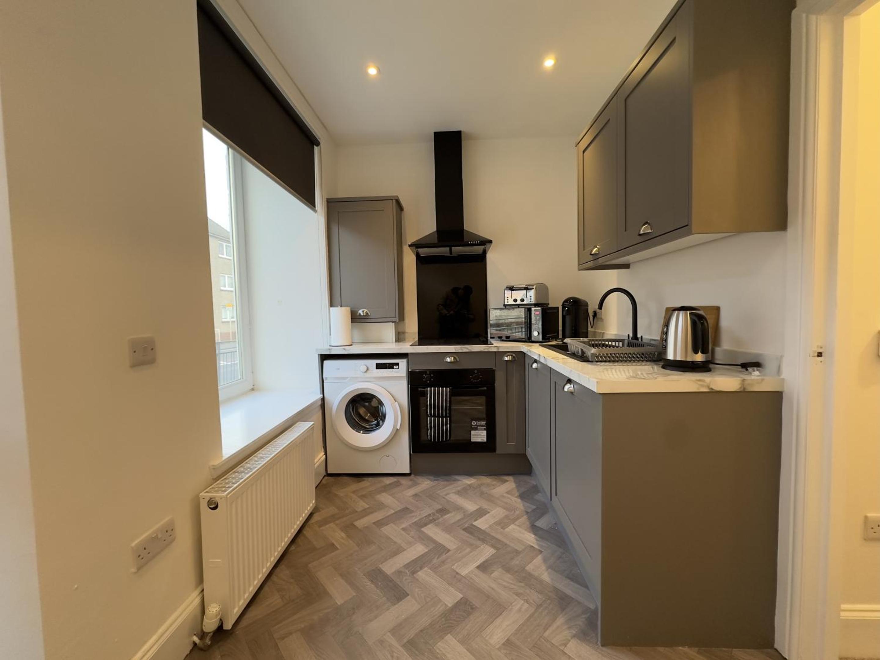 1-Bed Duplex with Sofa Bed in Airdrie Lanarkshire - Long Stays - Free Parking