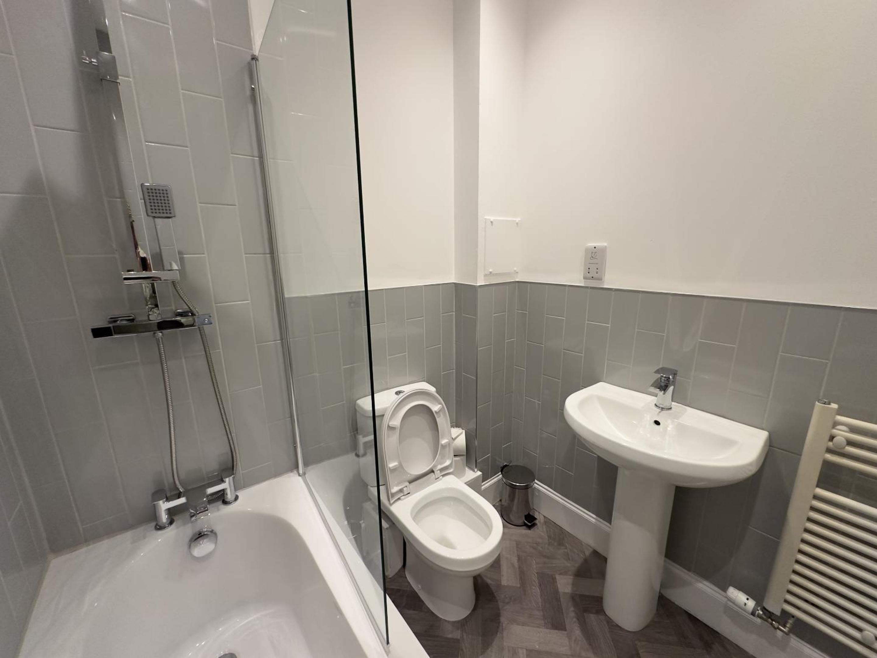 1-Bed Duplex with Sofa Bed in Airdrie Lanarkshire - Long Stays - Free Parking