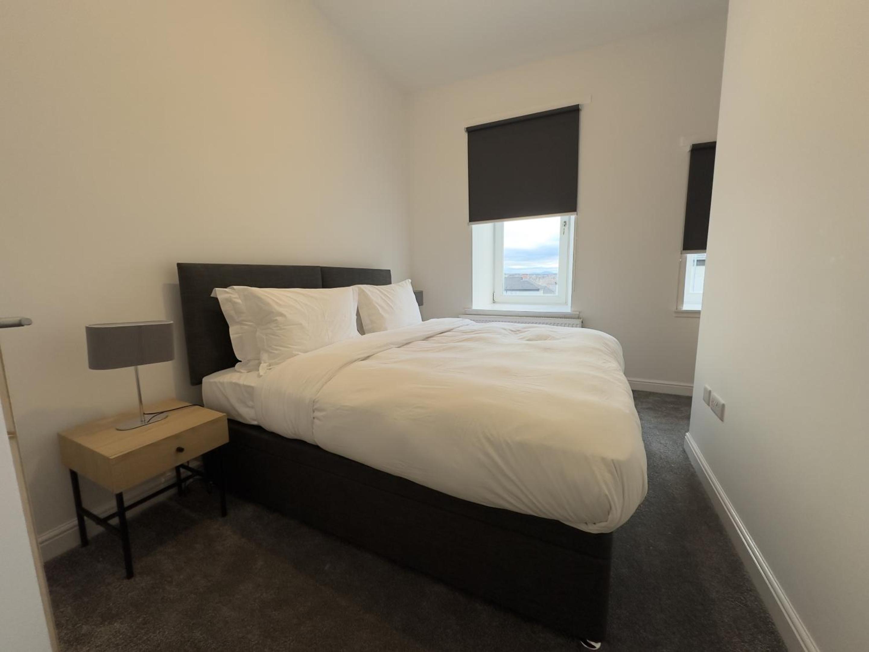1-Bed Duplex with Sofa Bed in Airdrie Lanarkshire - Long Stays - Free Parking