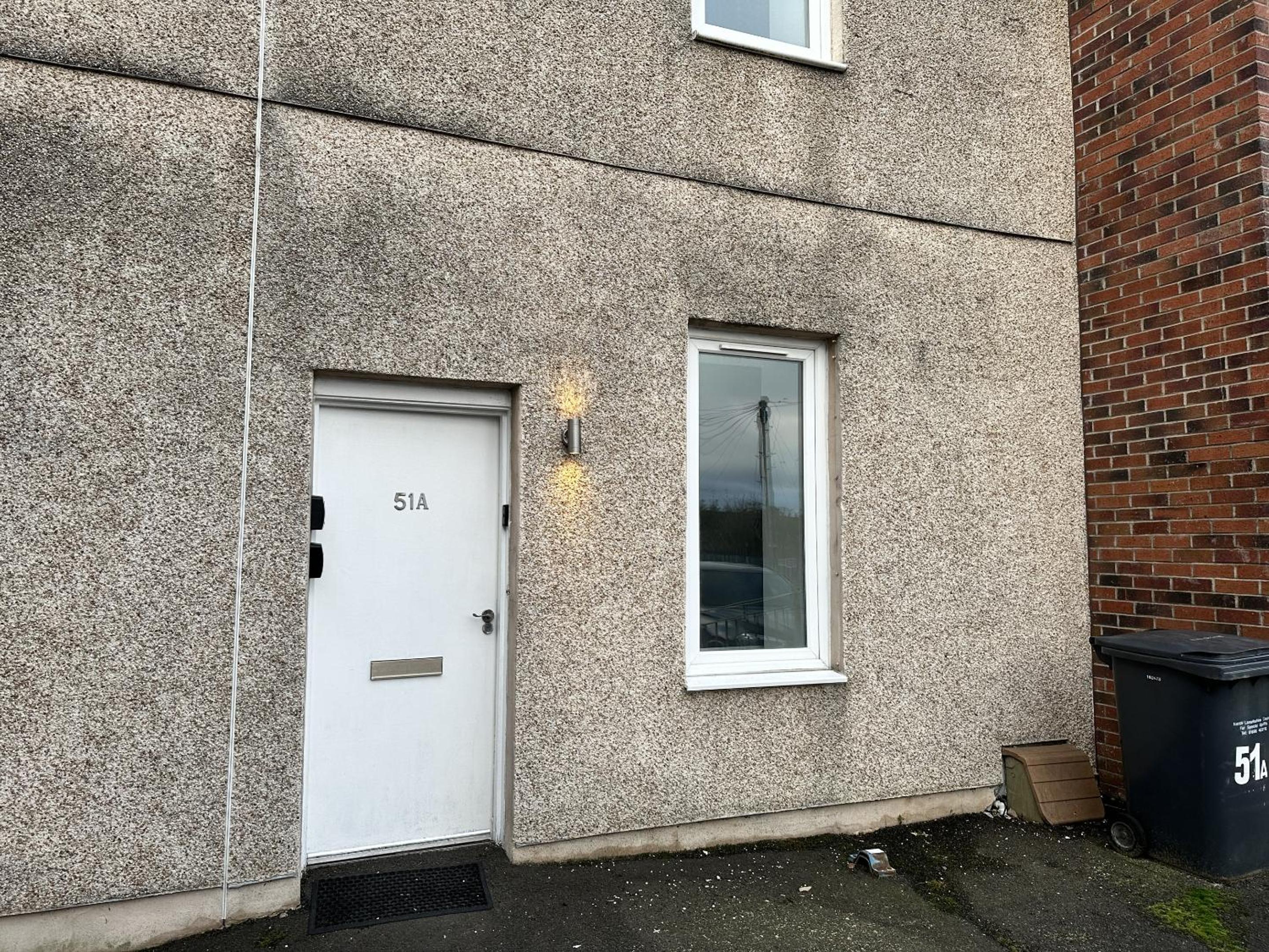 1-Bed Duplex with Sofa Bed in Airdrie Lanarkshire - Long Stays - Free Parking