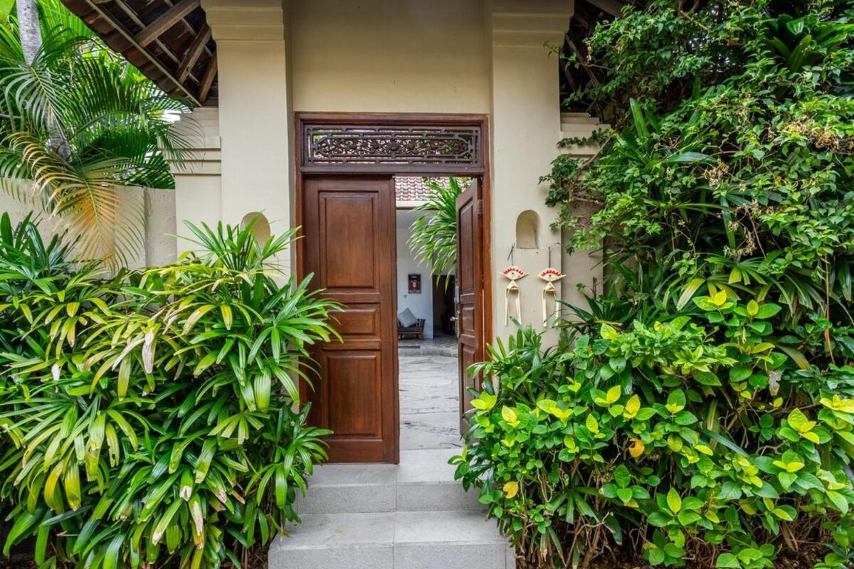 Just a 3 min stroll to the Seminyak beach