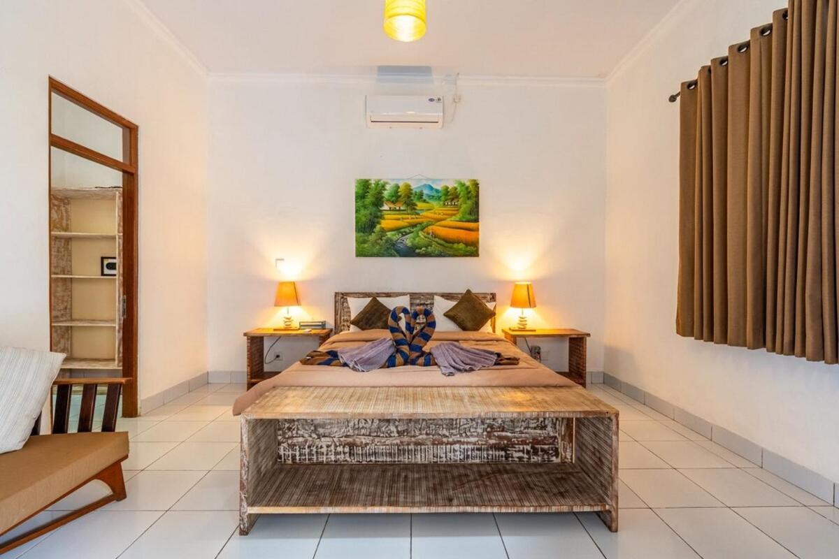 Just a 3 min stroll to the Seminyak beach