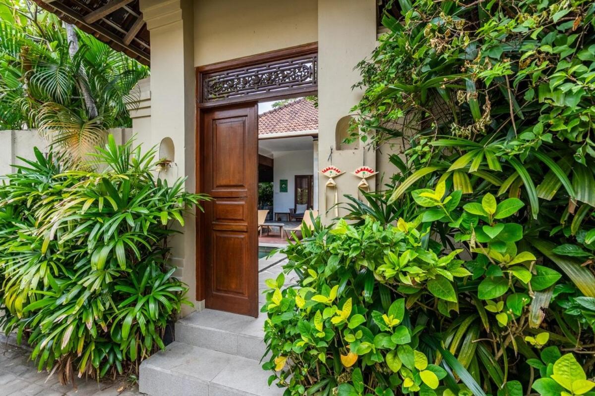 Just a 3 min stroll to the Seminyak beach