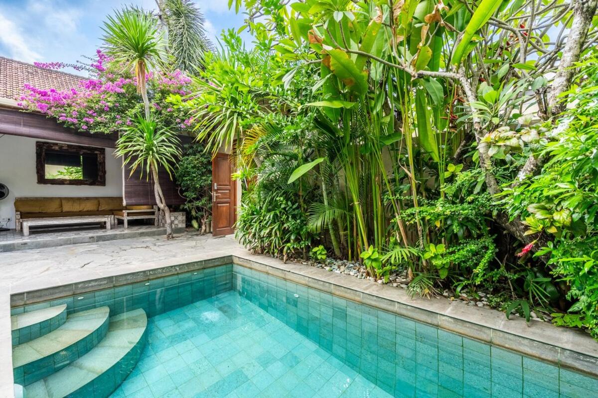 Just a 3 min stroll to the Seminyak beach