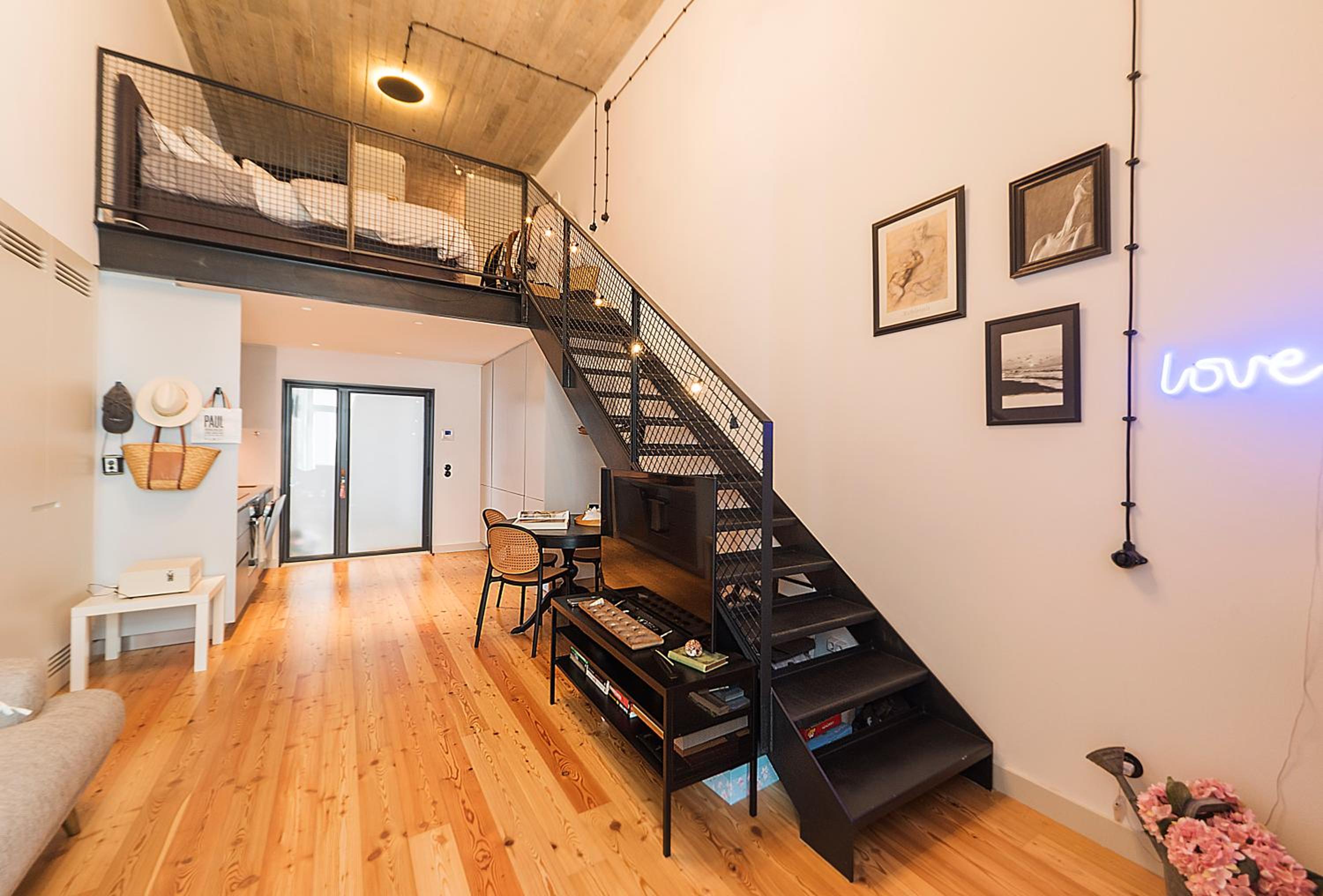 Intendente Prime Studio by Hosty