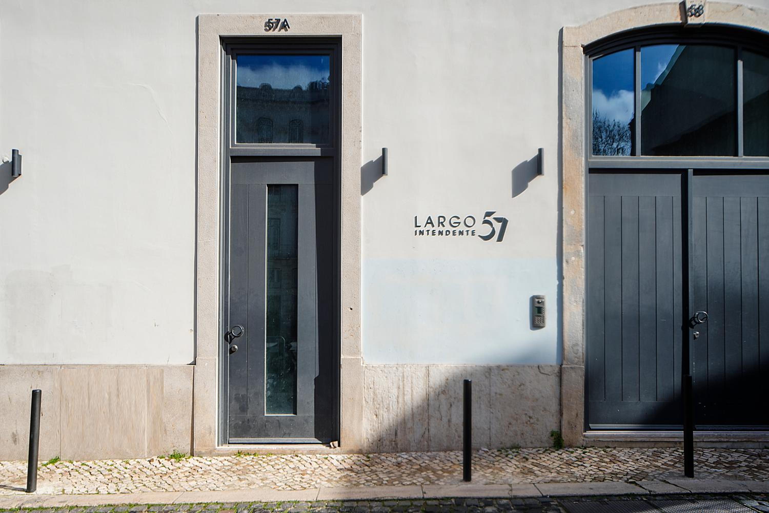 Intendente Prime Studio by Hosty