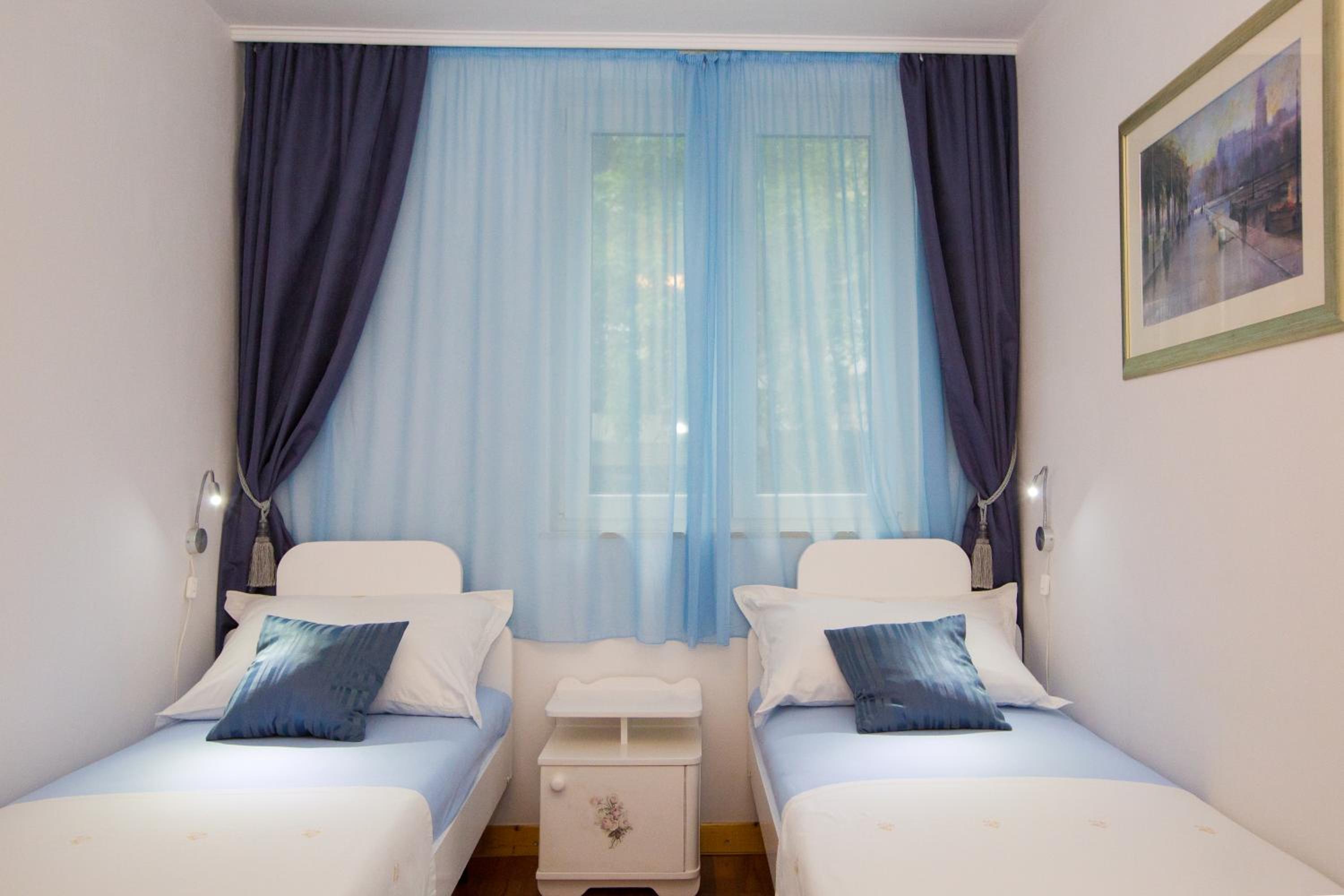 Apartment One , sea view , free parking