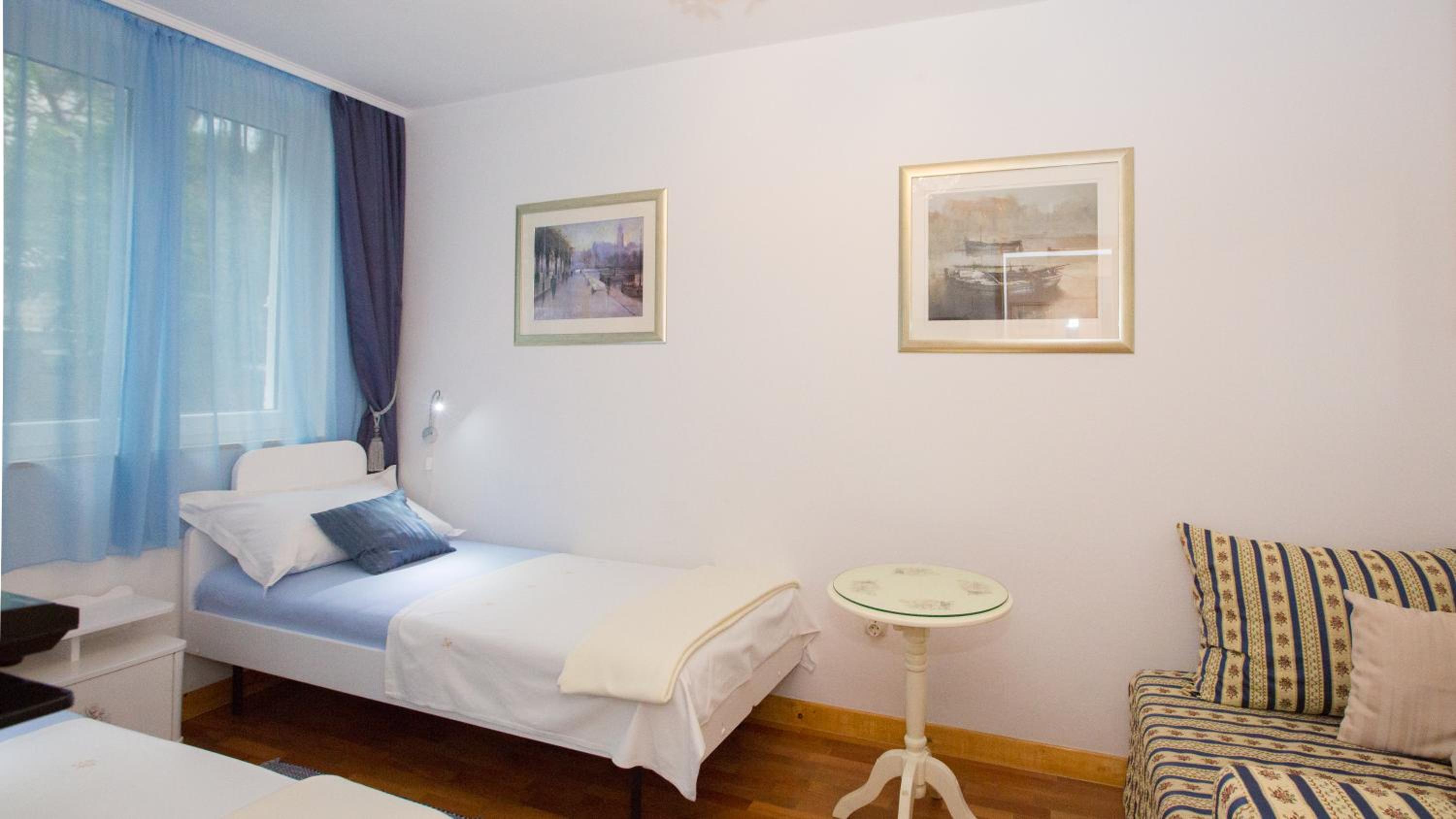 Apartment One , sea view , free parking