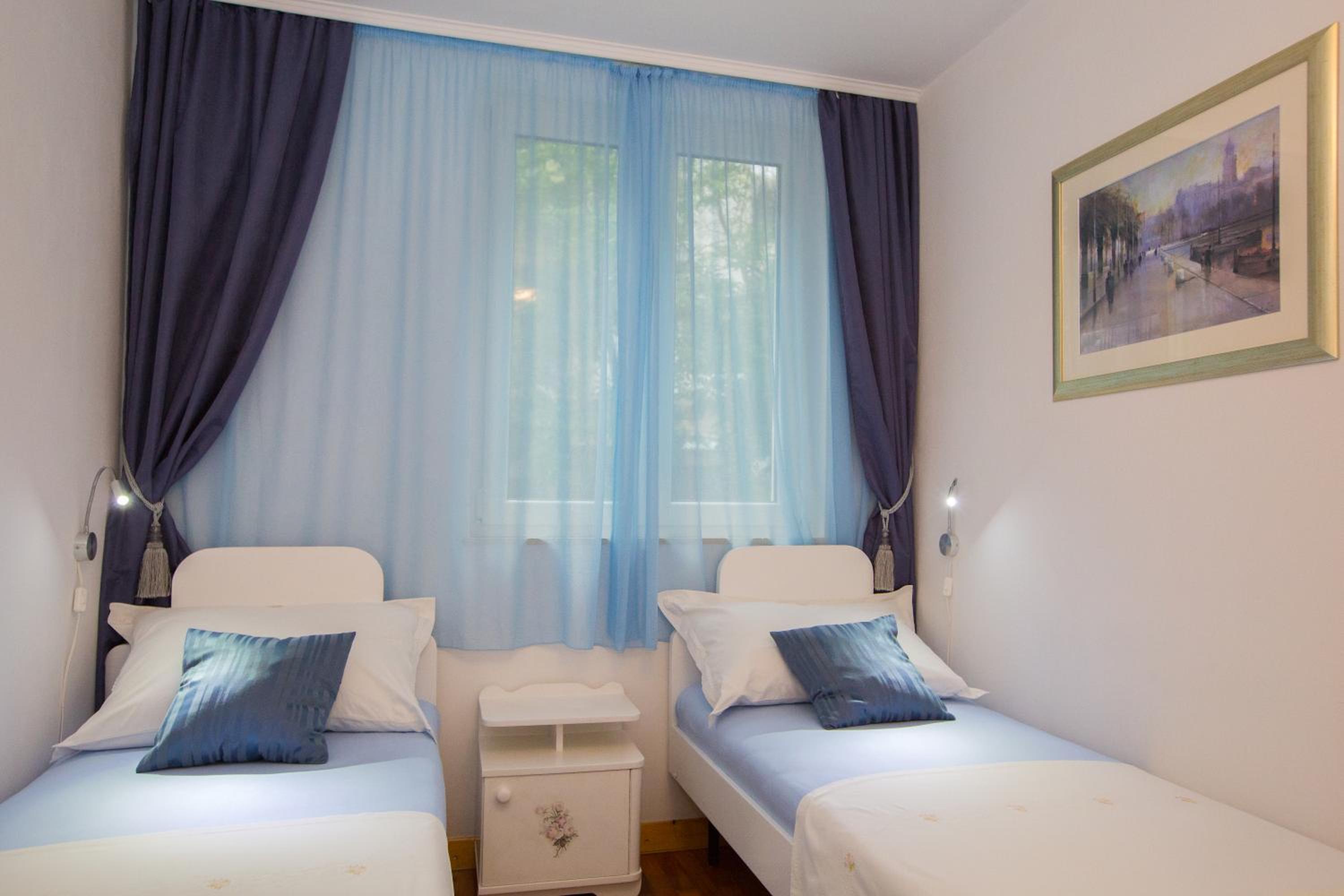 Apartment One , sea view , free parking