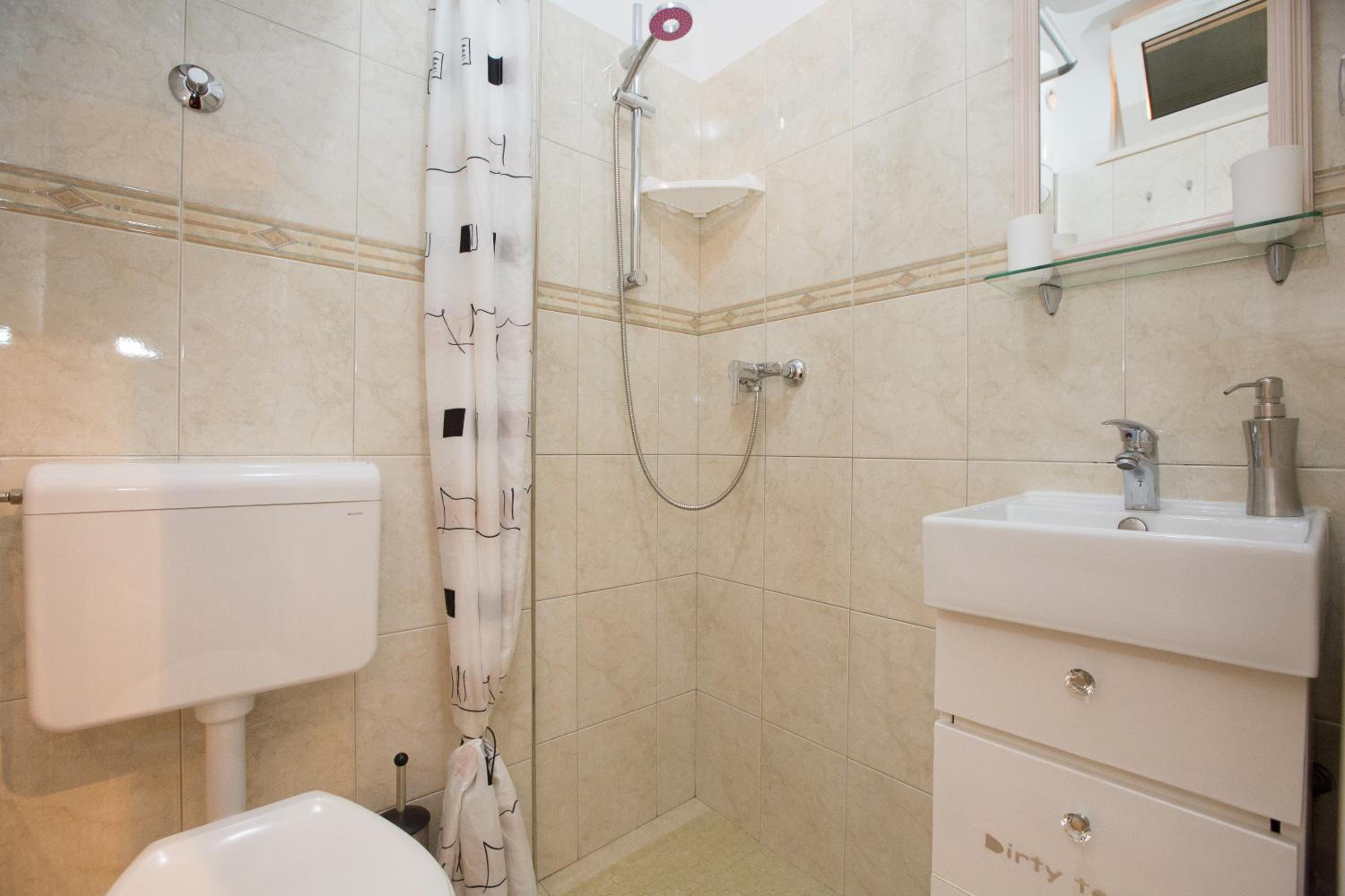 Apartment One , sea view , free parking