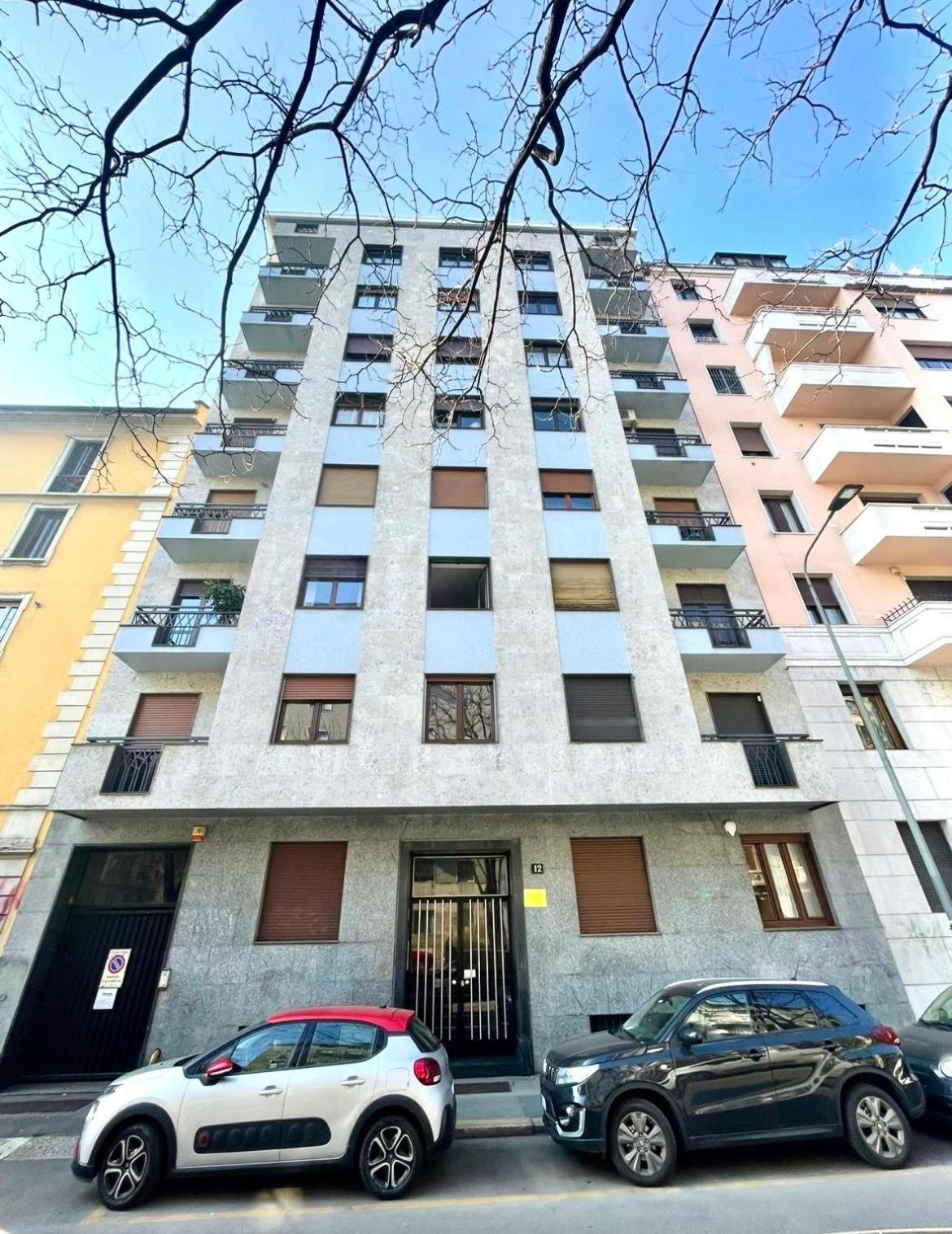 Downtown Milan Chic Apartment - Quiet Retreat with Free WIFI & Air Conditioning
