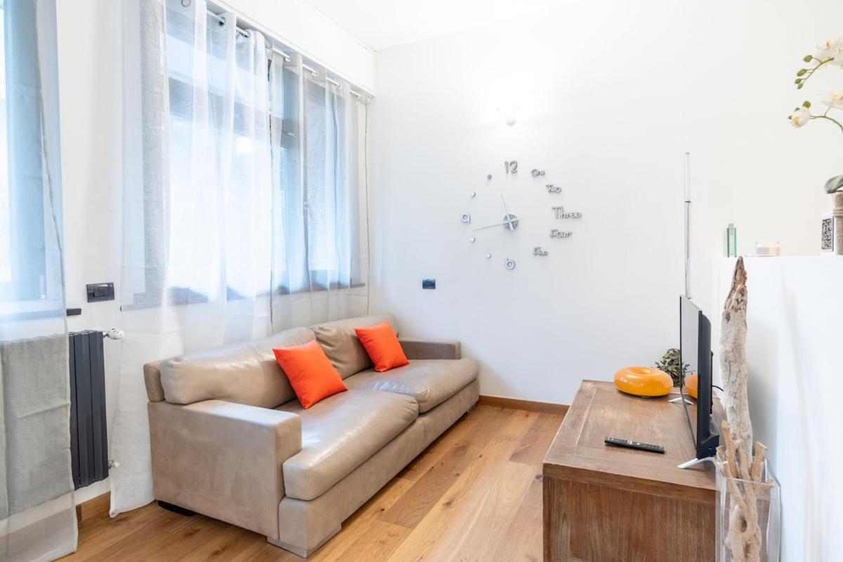 Modern Suite I Free WiFi, AC & Metro Nearby