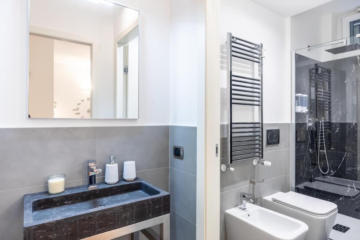 Modern Suite I Free WiFi, AC & Metro Nearby