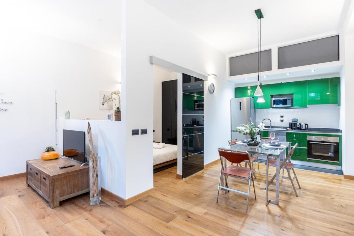 Modern Suite I Free WiFi, AC & Metro Nearby