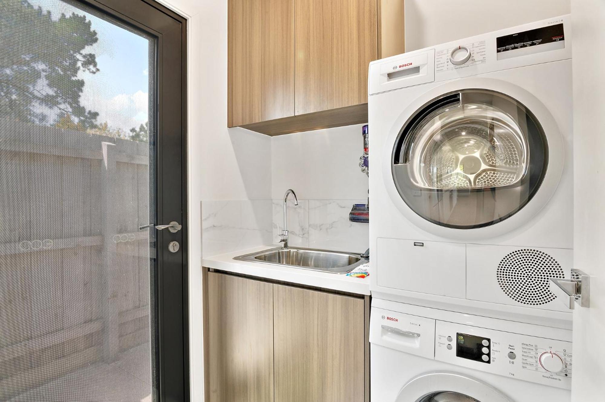 Bright 2-Bed Glenroy Home with Courtyard