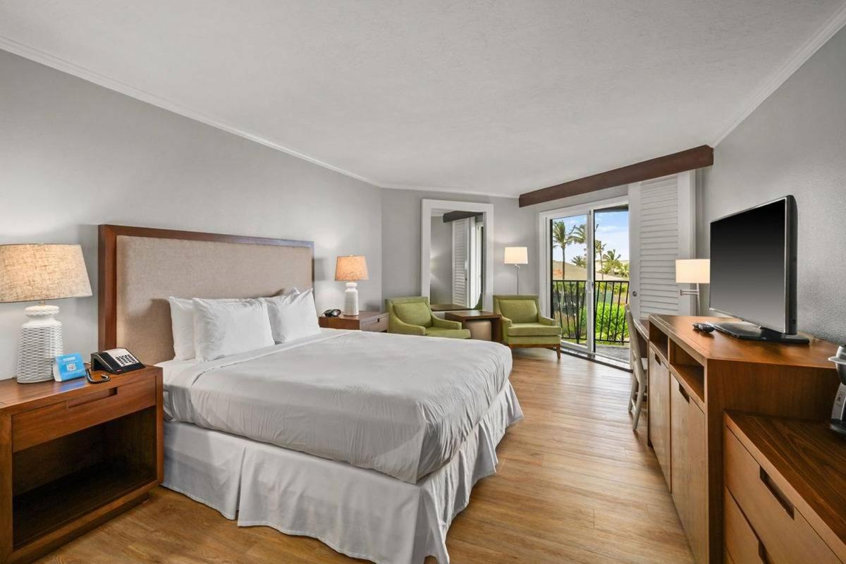 East Shore Beachfront Resort, Restaurant, Bar, AC, Spa, Pool & Gym