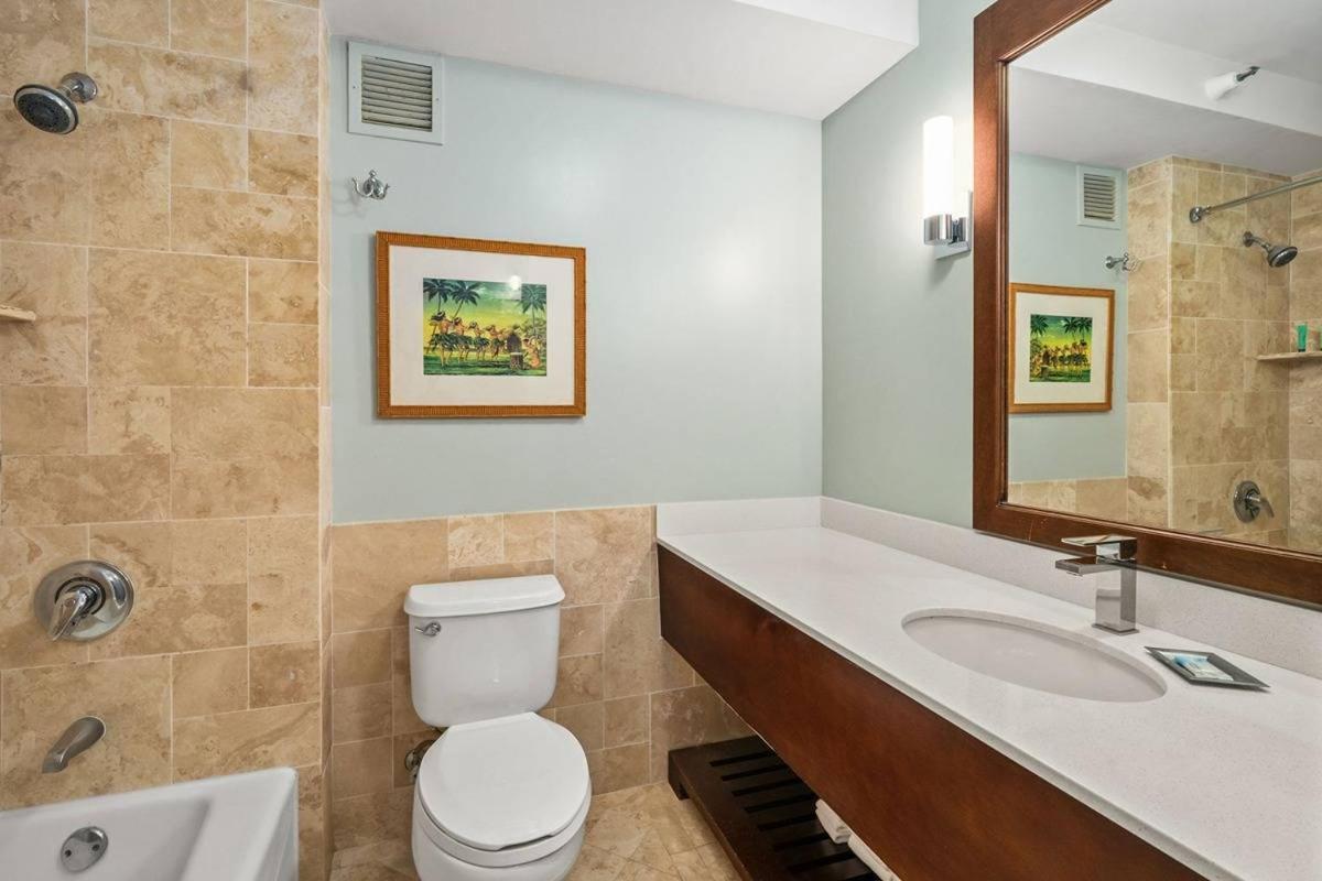 East Shore Beachfront Resort, Restaurant, Bar, AC, Spa, Pool & Gym