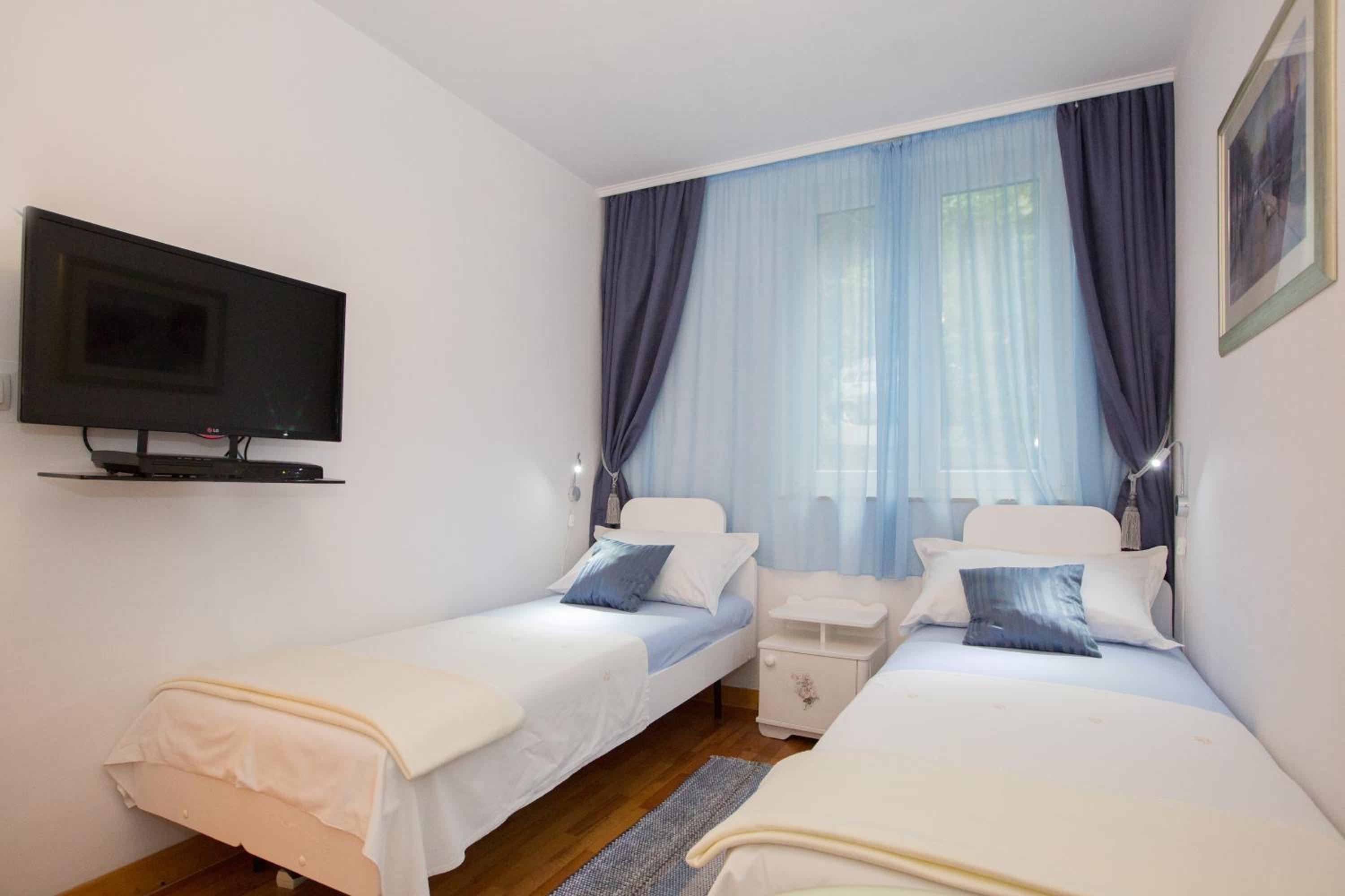 Apartment One , sea view , free parking