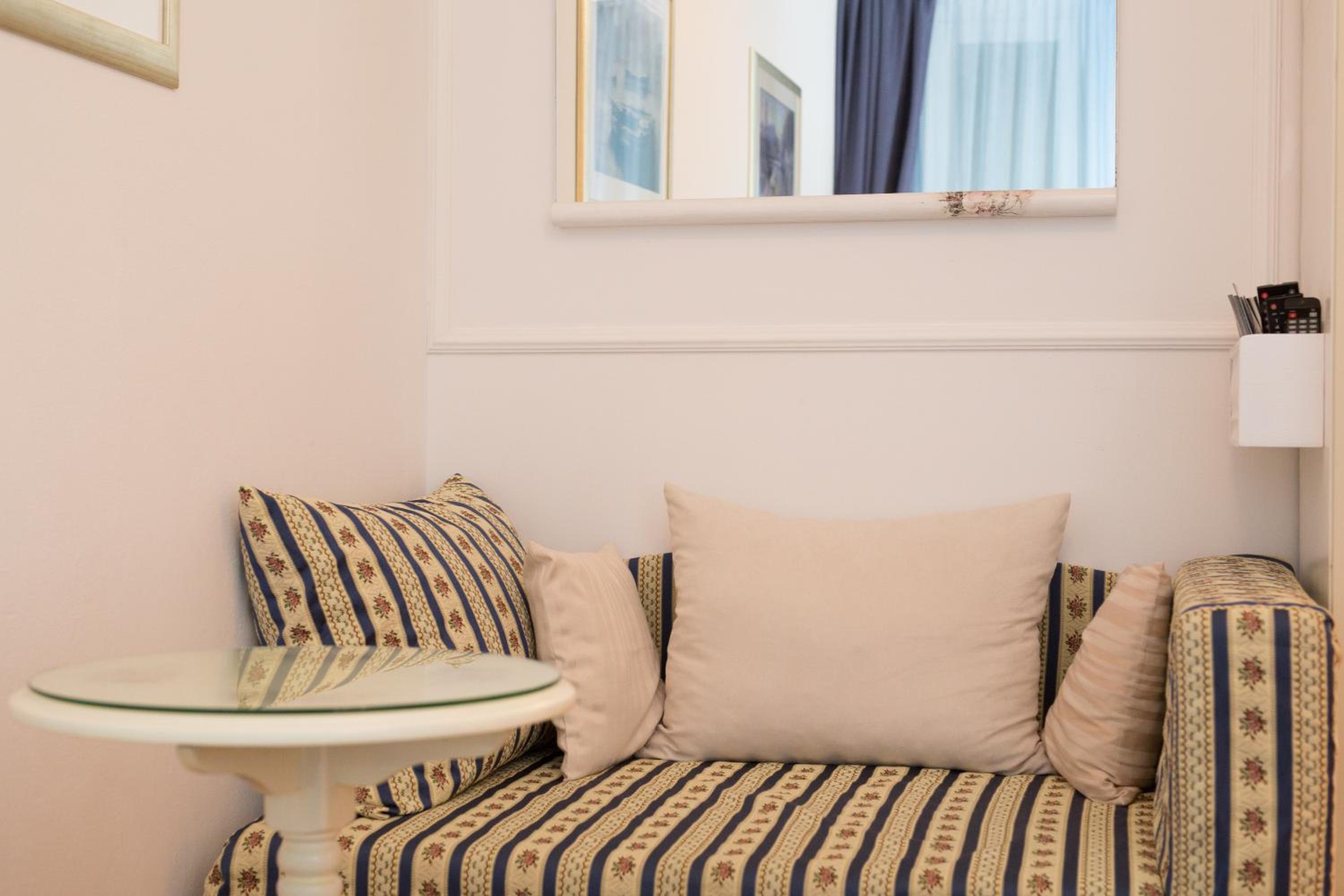 Apartment One , sea view , free parking