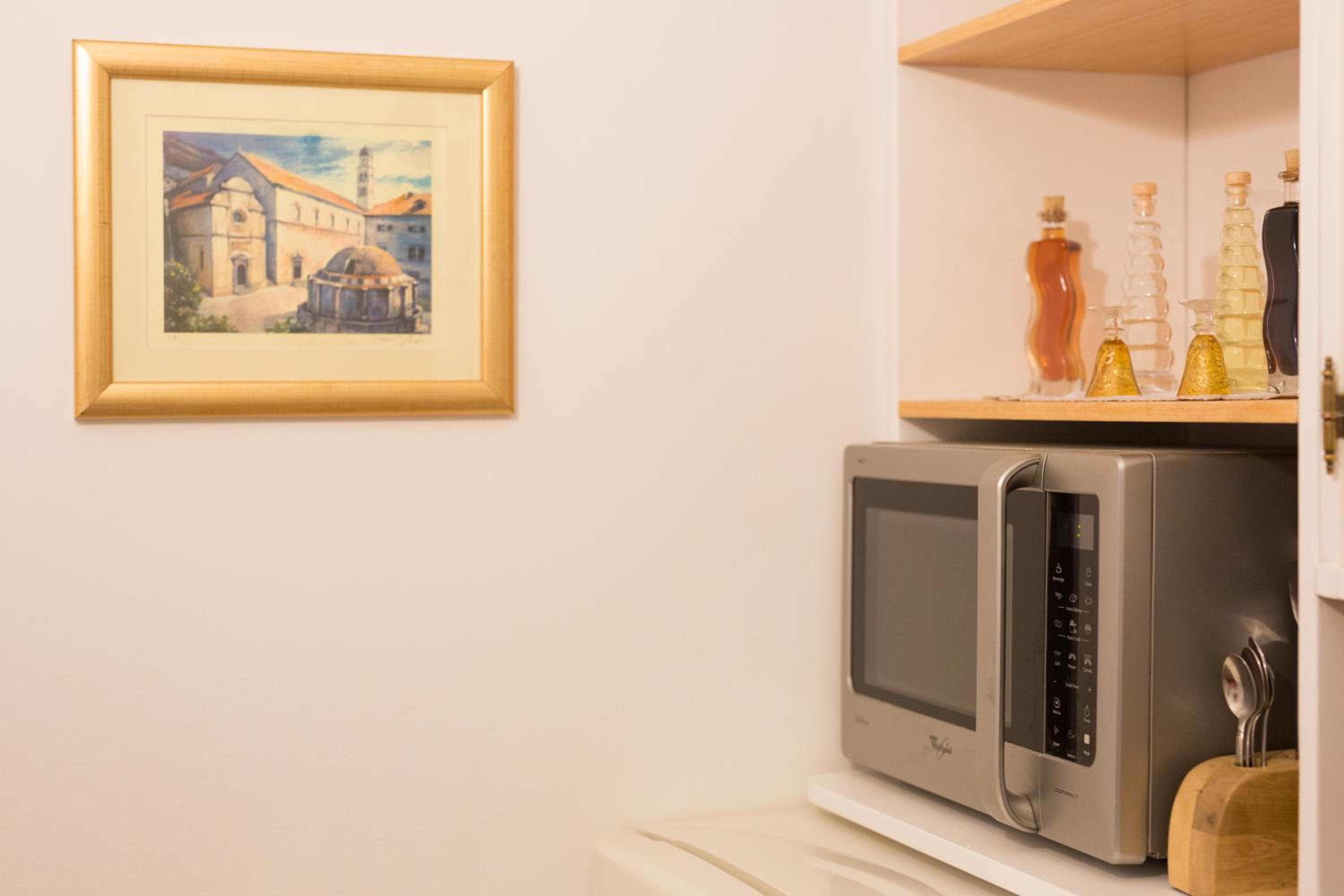 Apartment One , sea view , free parking
