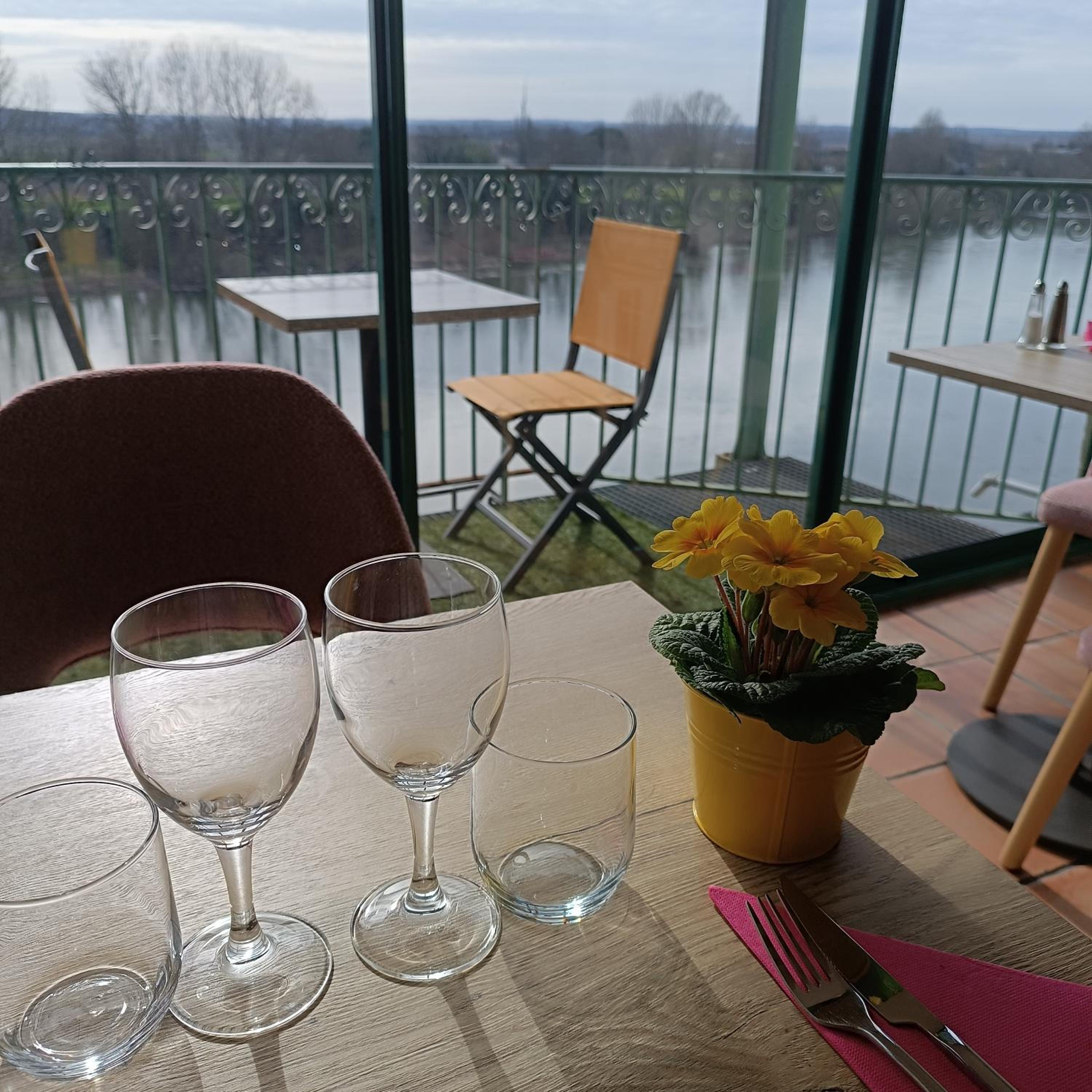 CÔTE GARONNE le BALCON DES DAMES -hôtel et restaurant- Tonneins Fauillet Marmande - panorama sur Garonne-climatisé- accueil vélo- soirée étape- chambre fam, photo 11