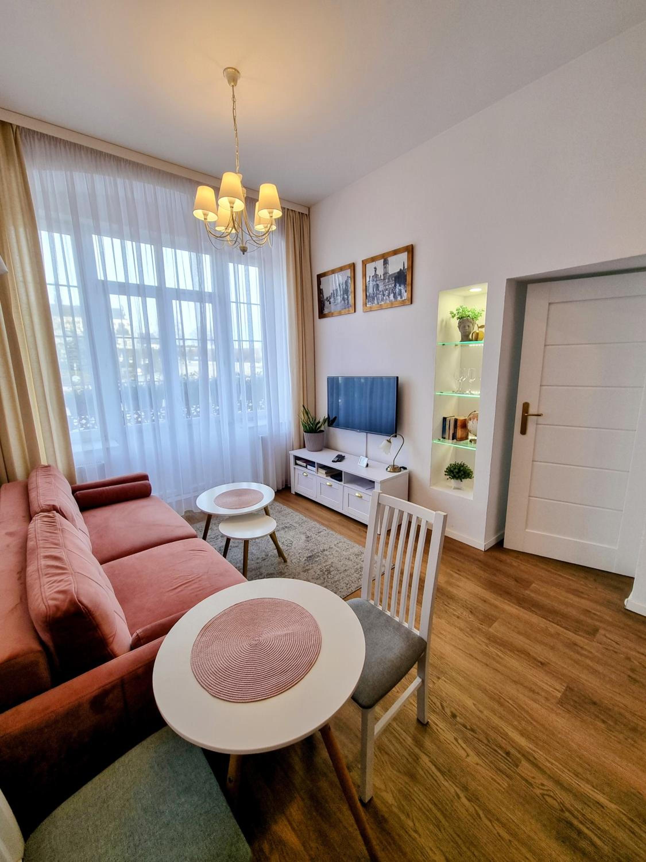 Biały Kruk Apartamenty vis-a-vis Jasnej Góry, photo 13