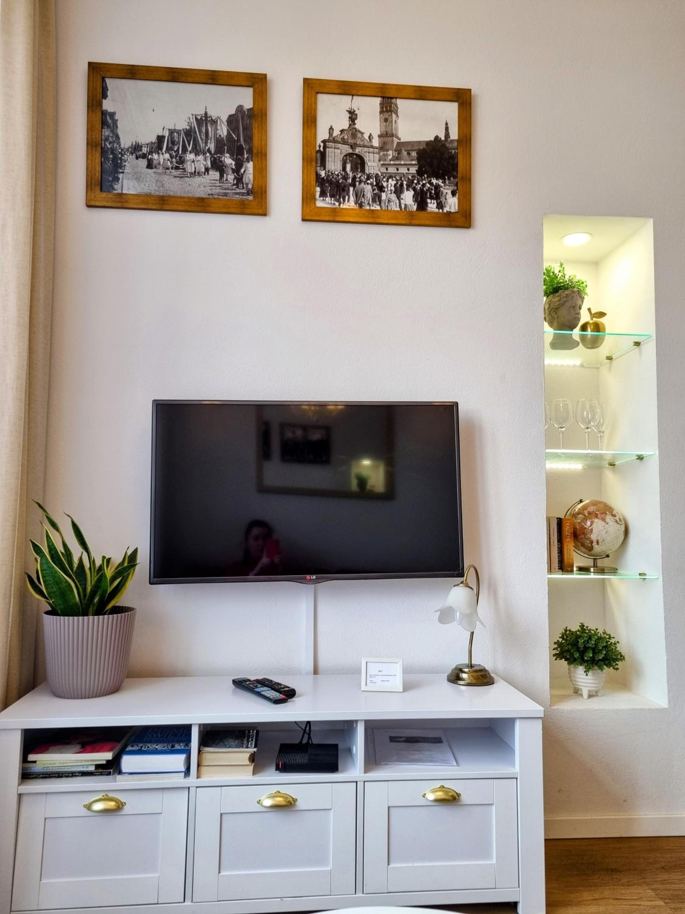 Biały Kruk Apartamenty vis-a-vis Jasnej Góry, photo 19