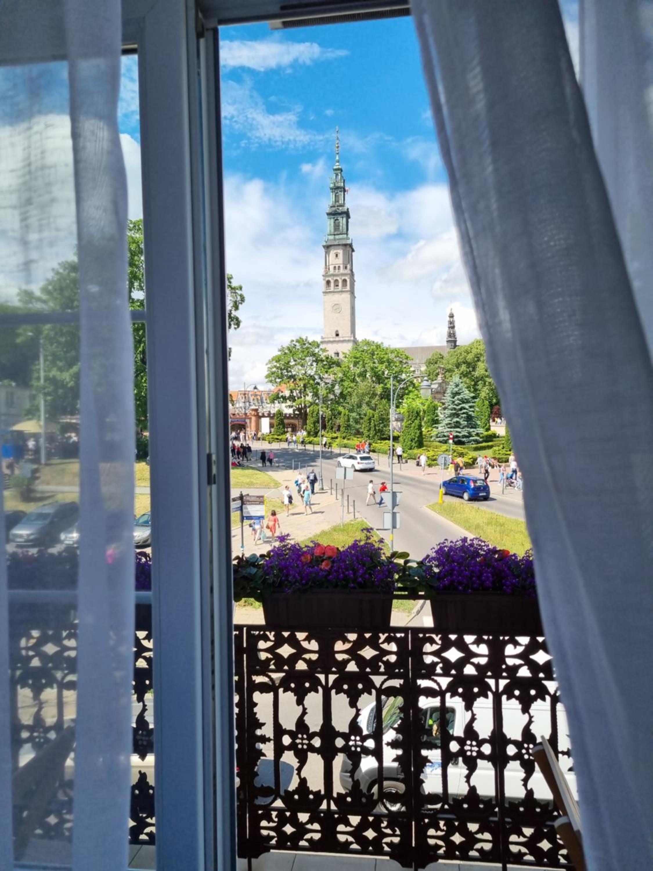 Biały Kruk Apartamenty vis-a-vis Jasnej Góry, photo 7