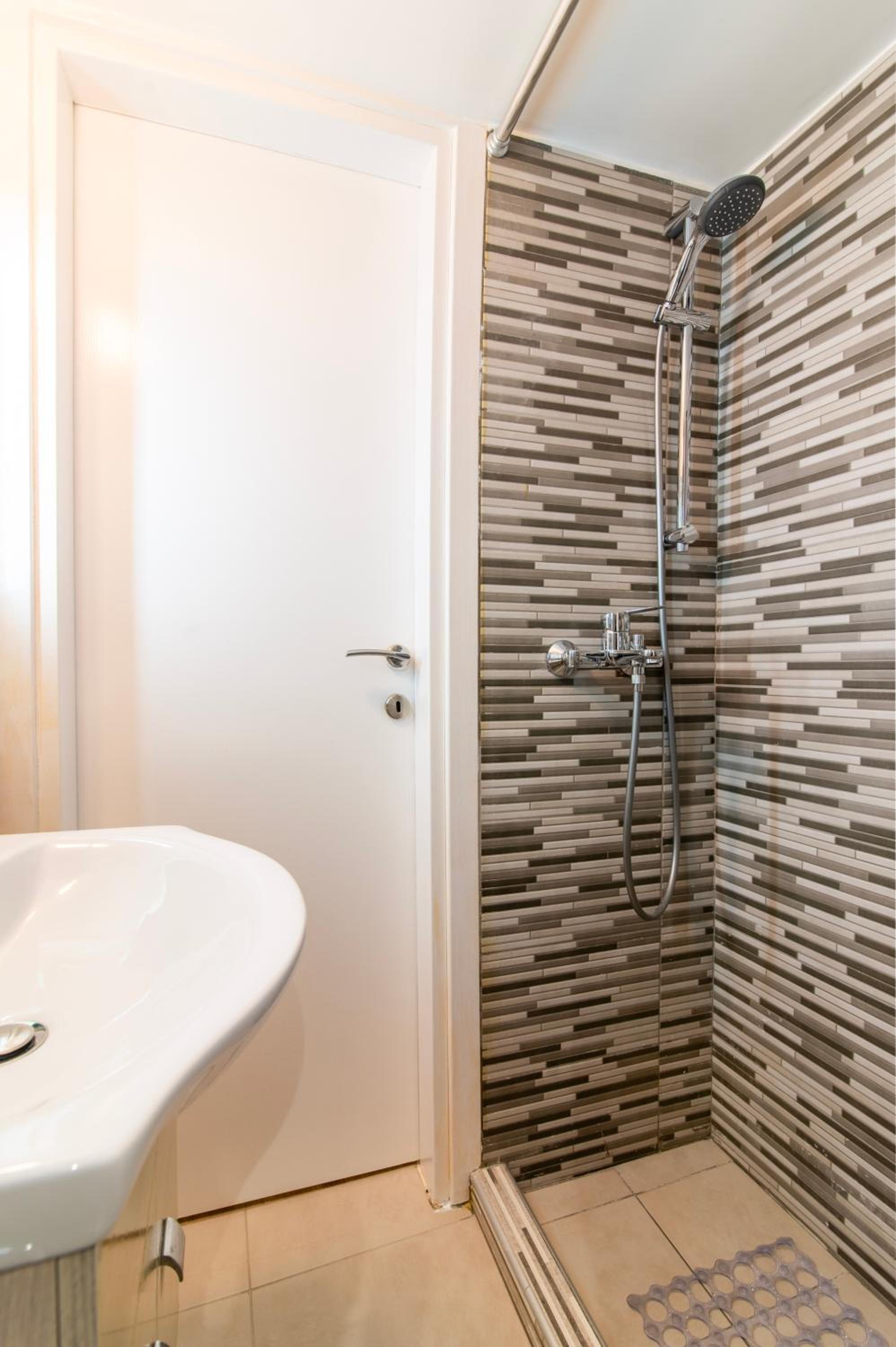 Stylish New Apartment - 270m to Metro - Central Athens