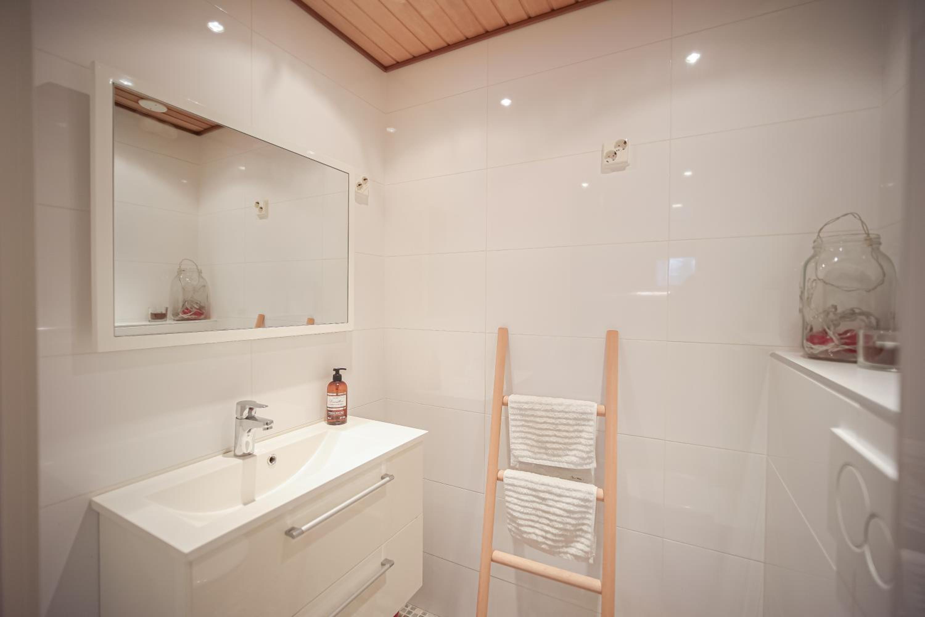 Villa Raikka - 3BDR - Sauna - Wi-Fi - Private Parking