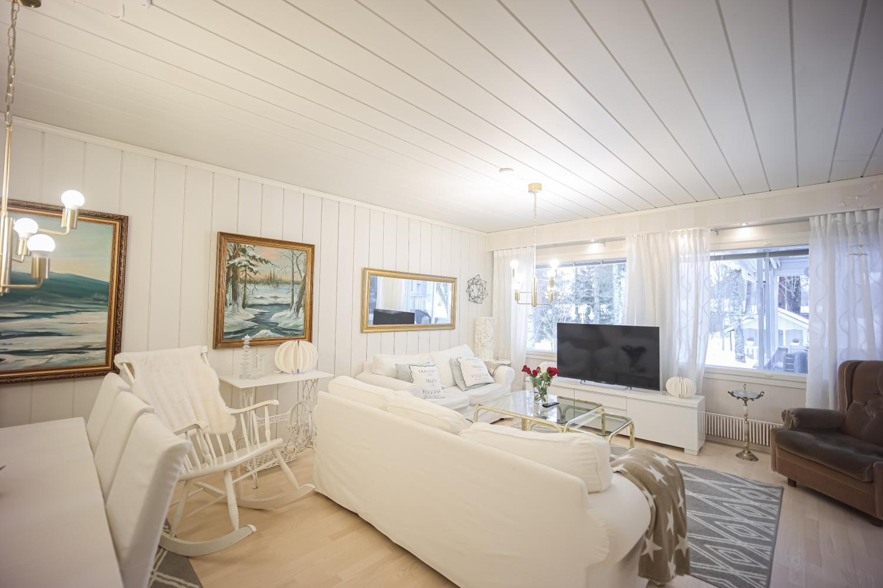 Villa Raikka - 3BDR - Sauna - Wi-Fi - Private Parking