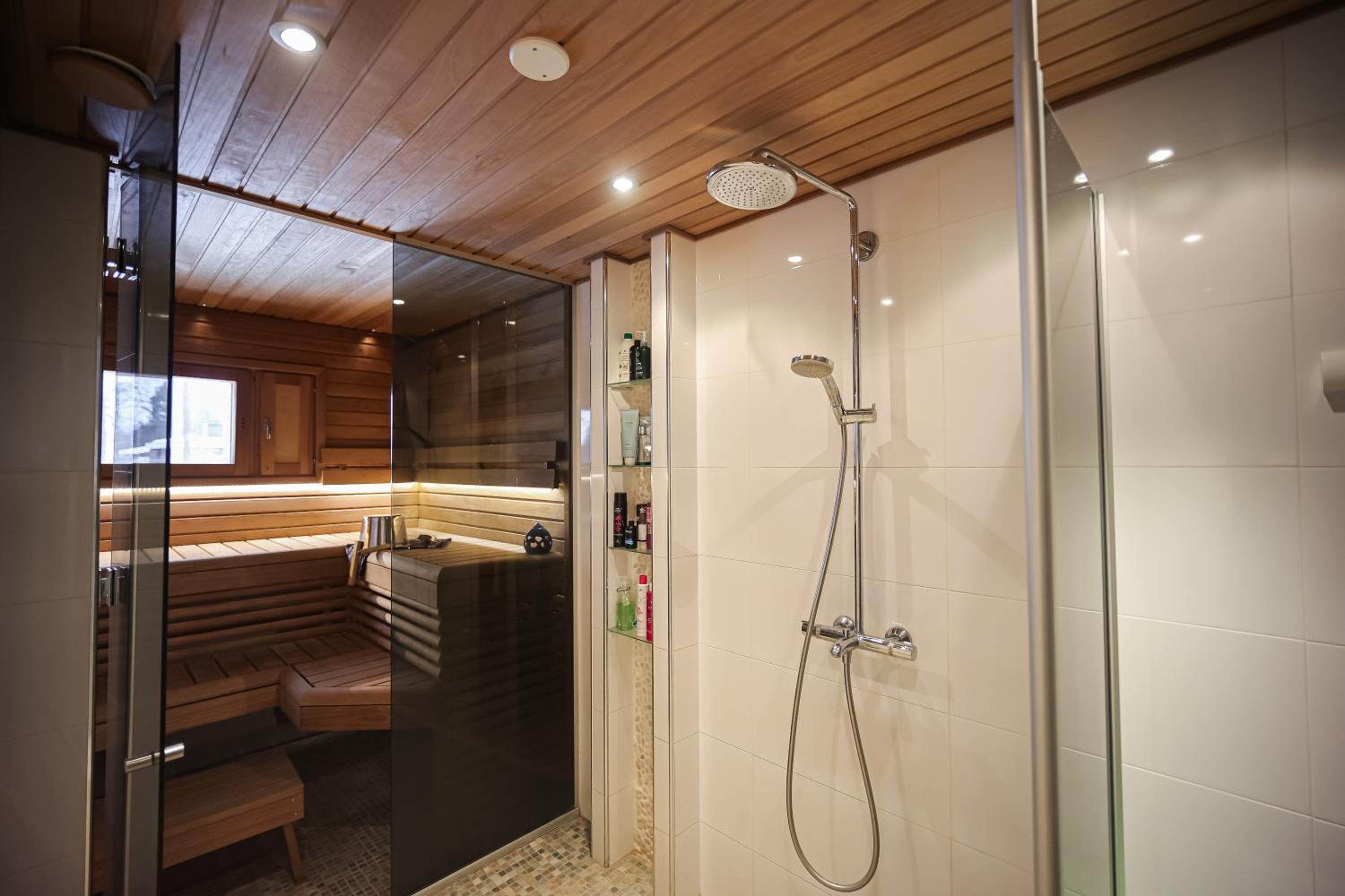 Villa Raikka - 3BDR - Sauna - Wi-Fi - Private Parking