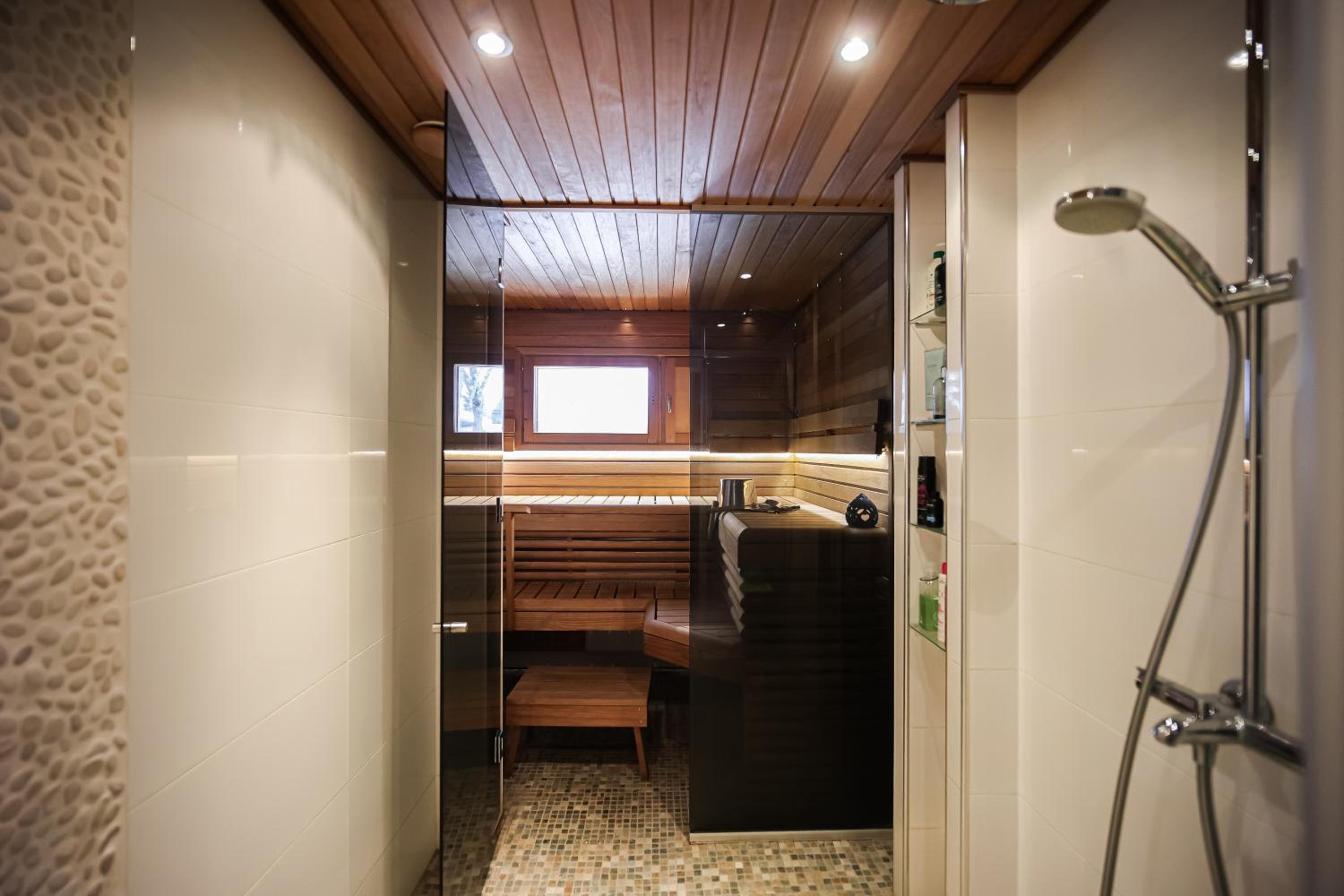 Villa Raikka - 3BDR - Sauna - Wi-Fi - Private Parking