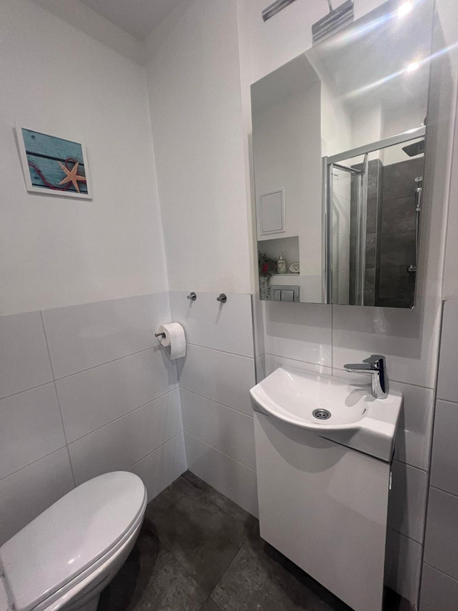 Plac Bankowy Apartment, Metro