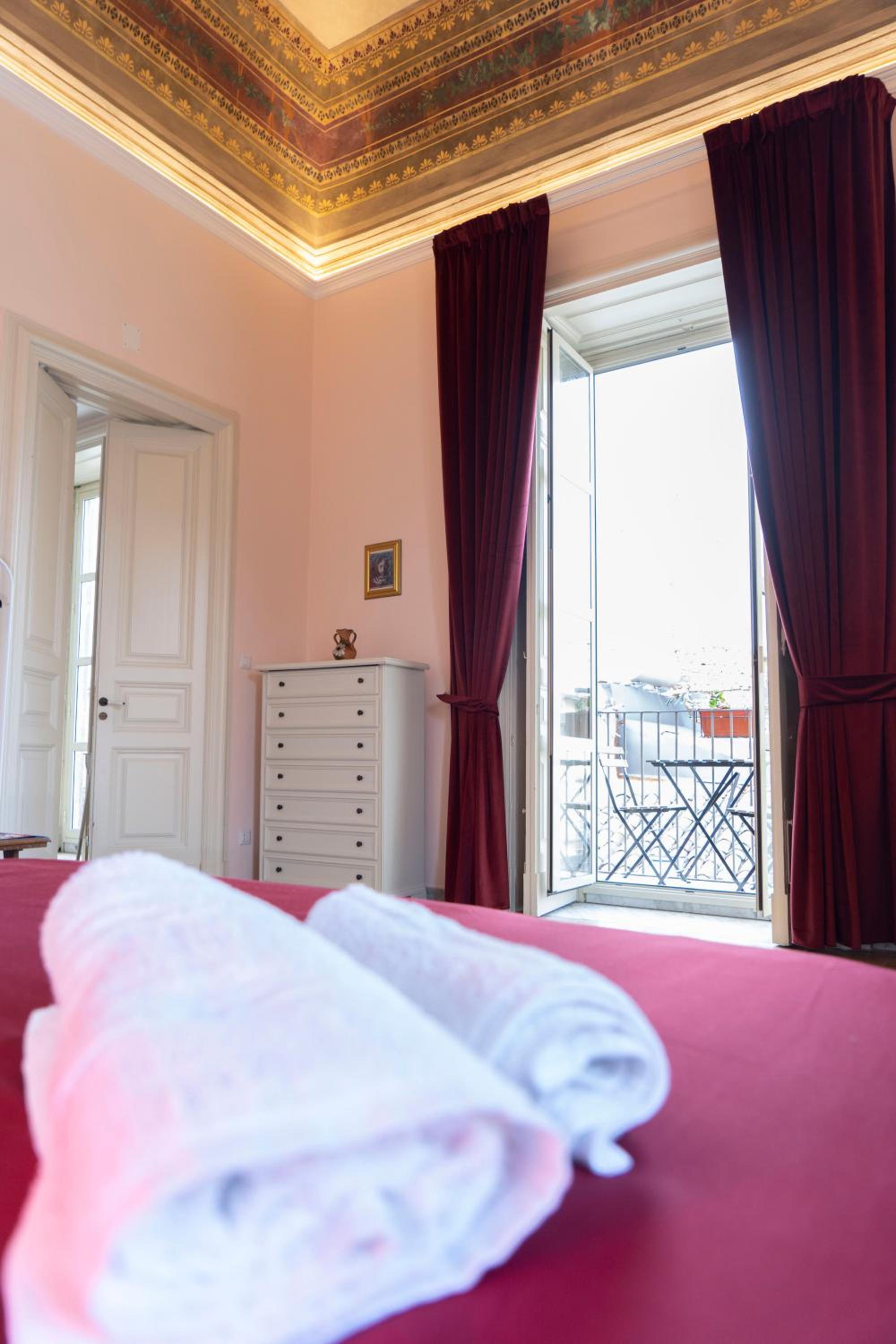 ETNA QUEEN luxury home