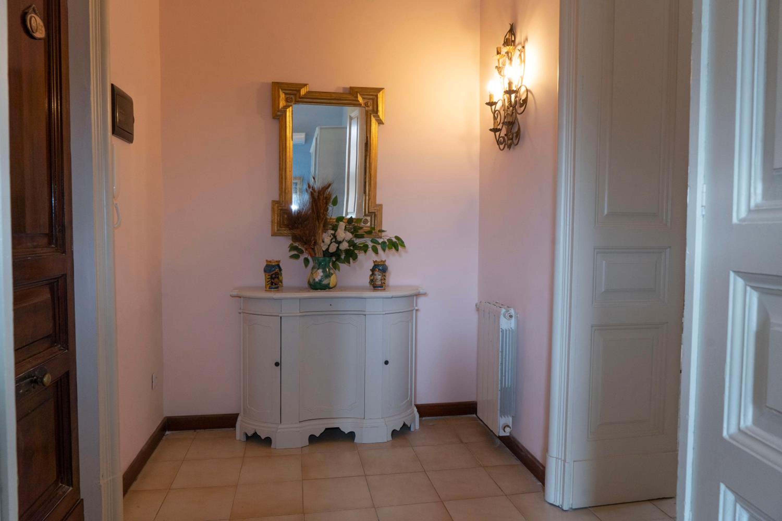 ETNA QUEEN luxury home