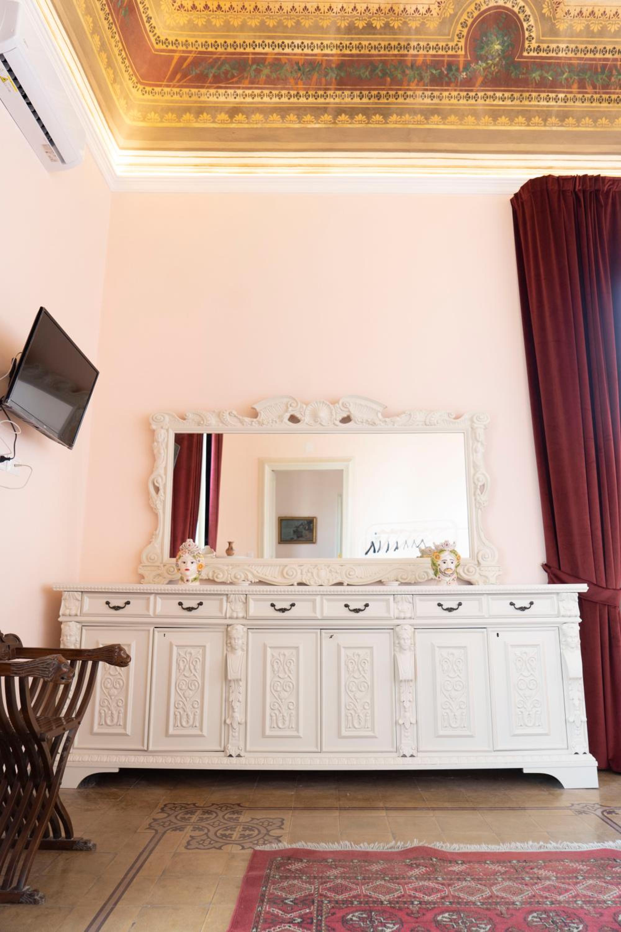 ETNA QUEEN luxury home