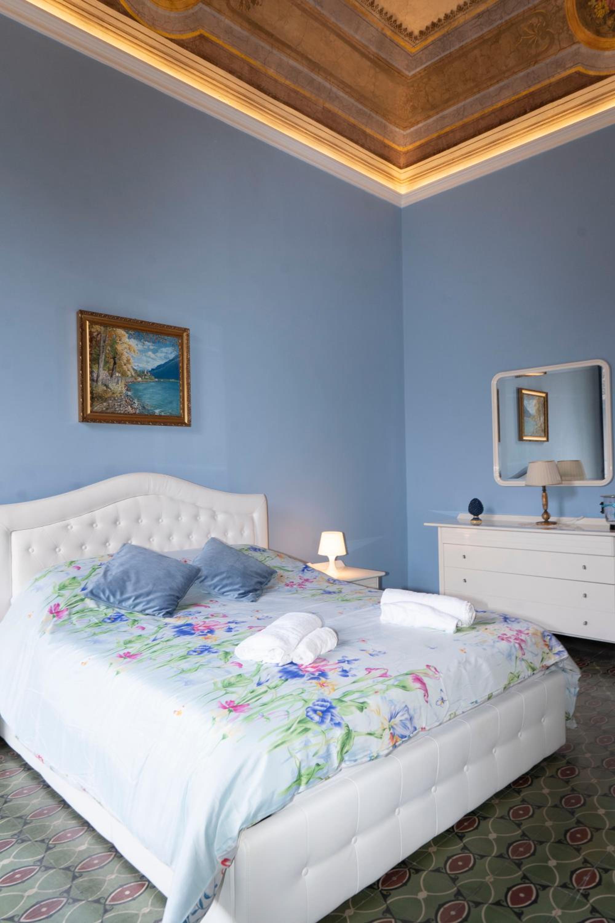 ETNA QUEEN luxury home