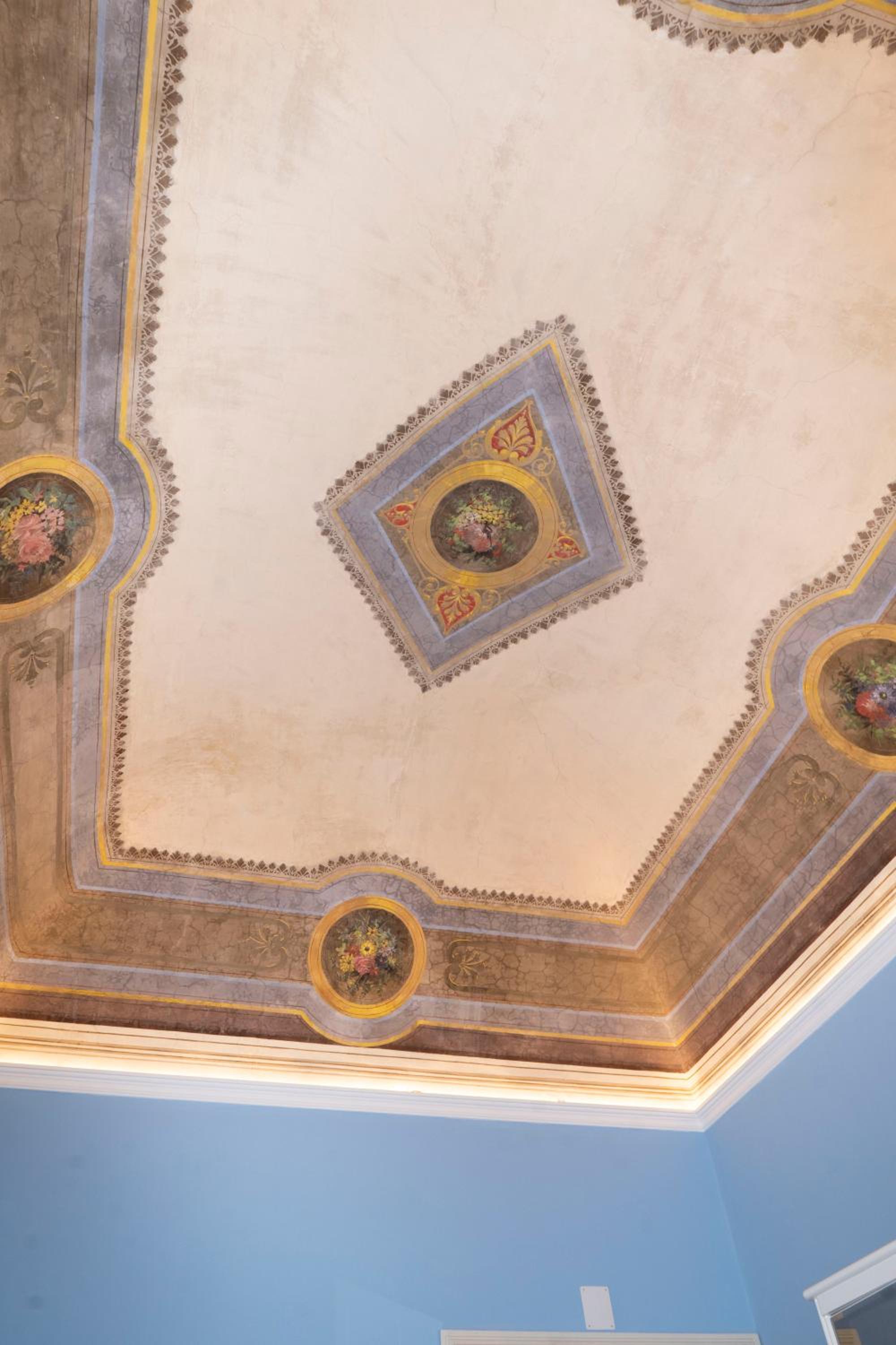 ETNA QUEEN luxury home