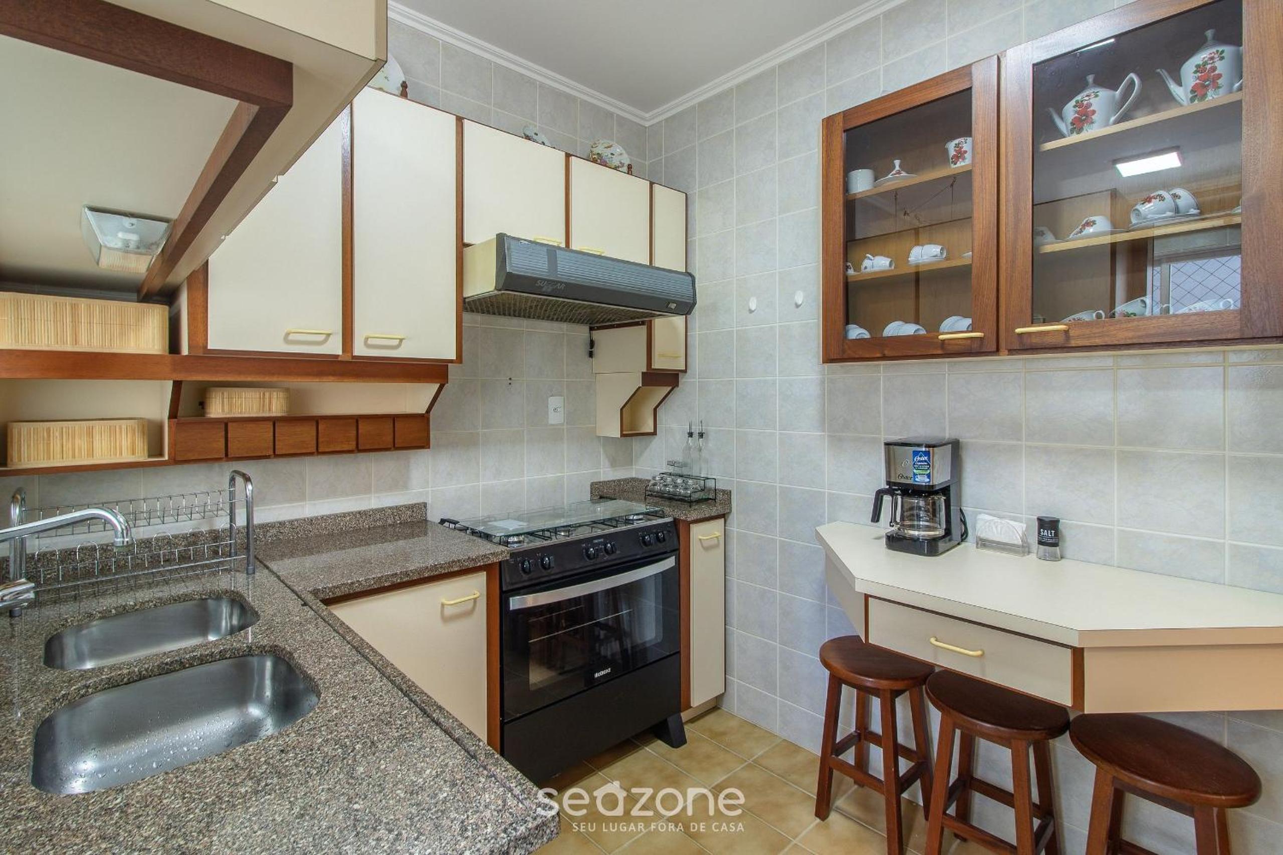3BR Apt w/ balcony 100m from beach EVZ0601