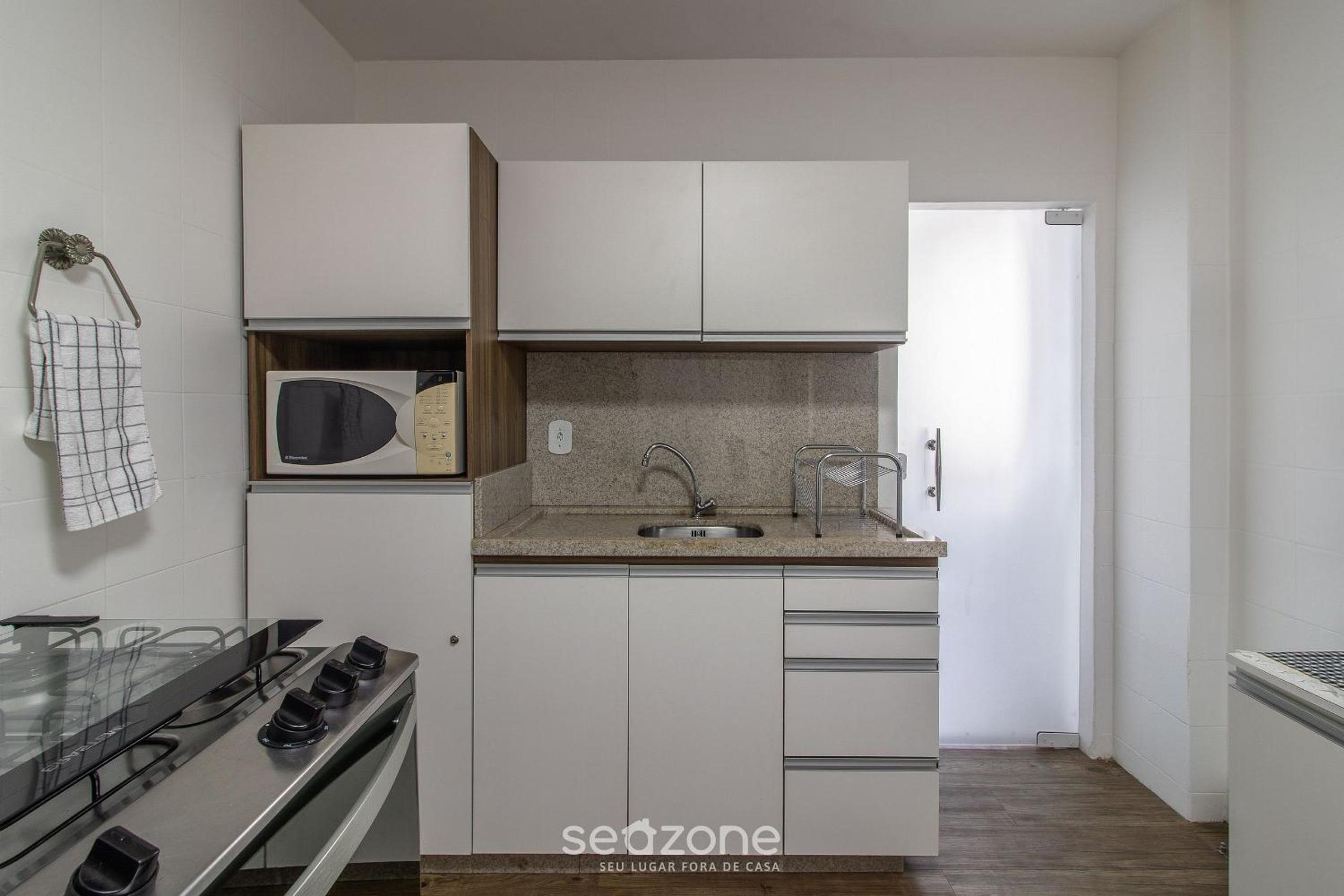 3BR Apt w/ sea view in BC downtown EOA0803