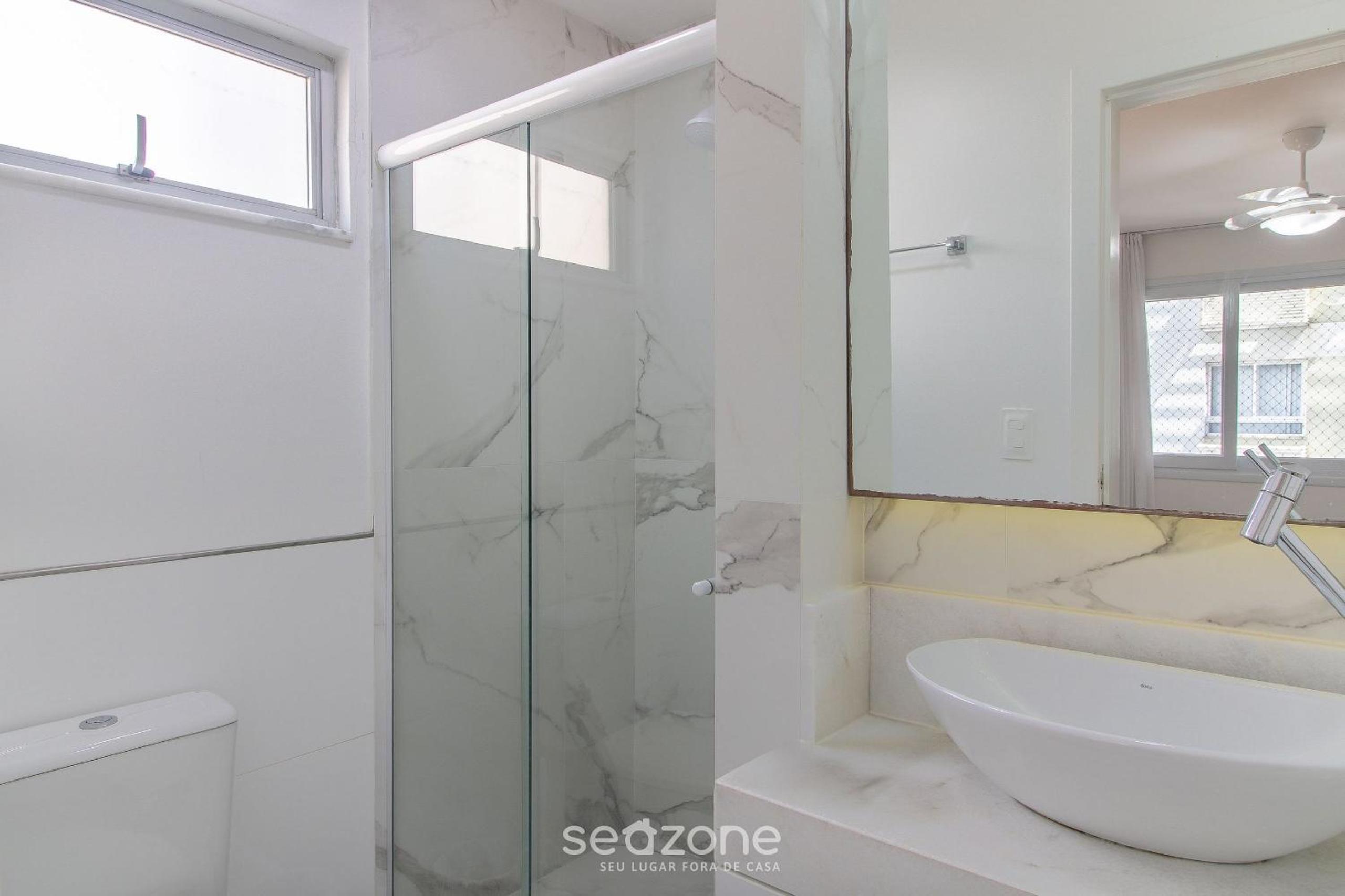 3BR Apt w/ sea view in BC downtown EOA0803