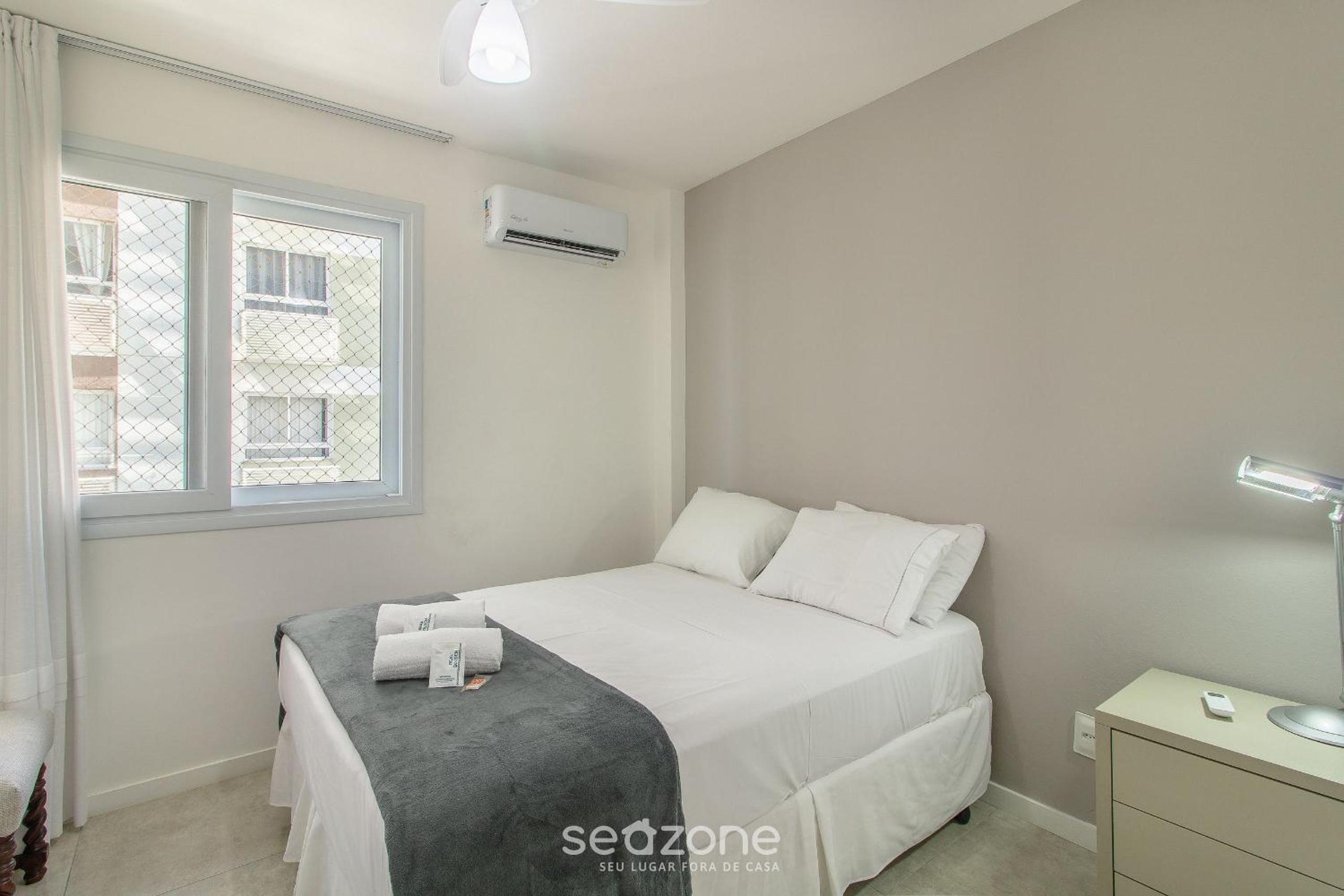 3BR Apt w/ sea view in BC downtown EOA0803