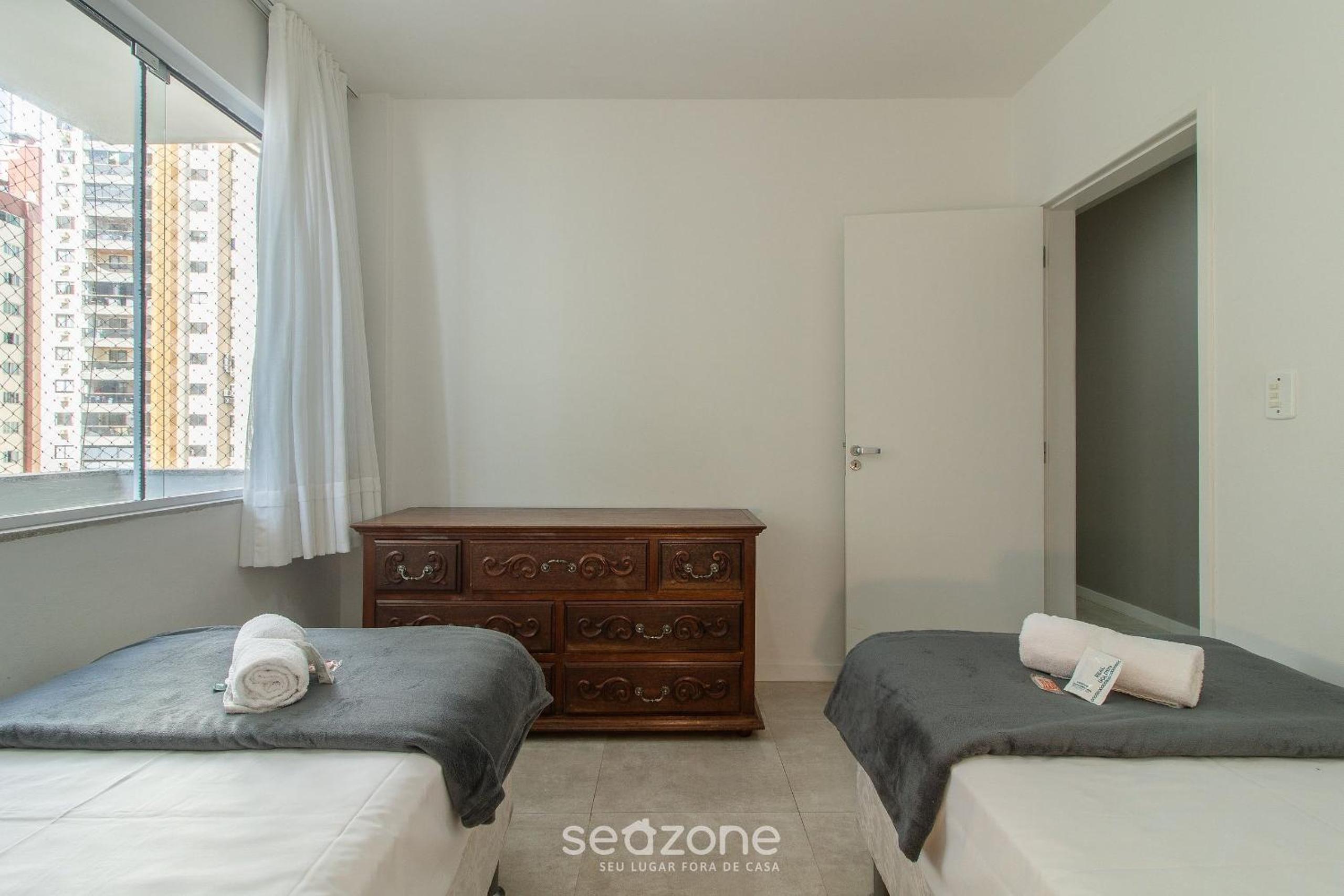 3BR Apt w/ sea view in BC downtown EOA0803