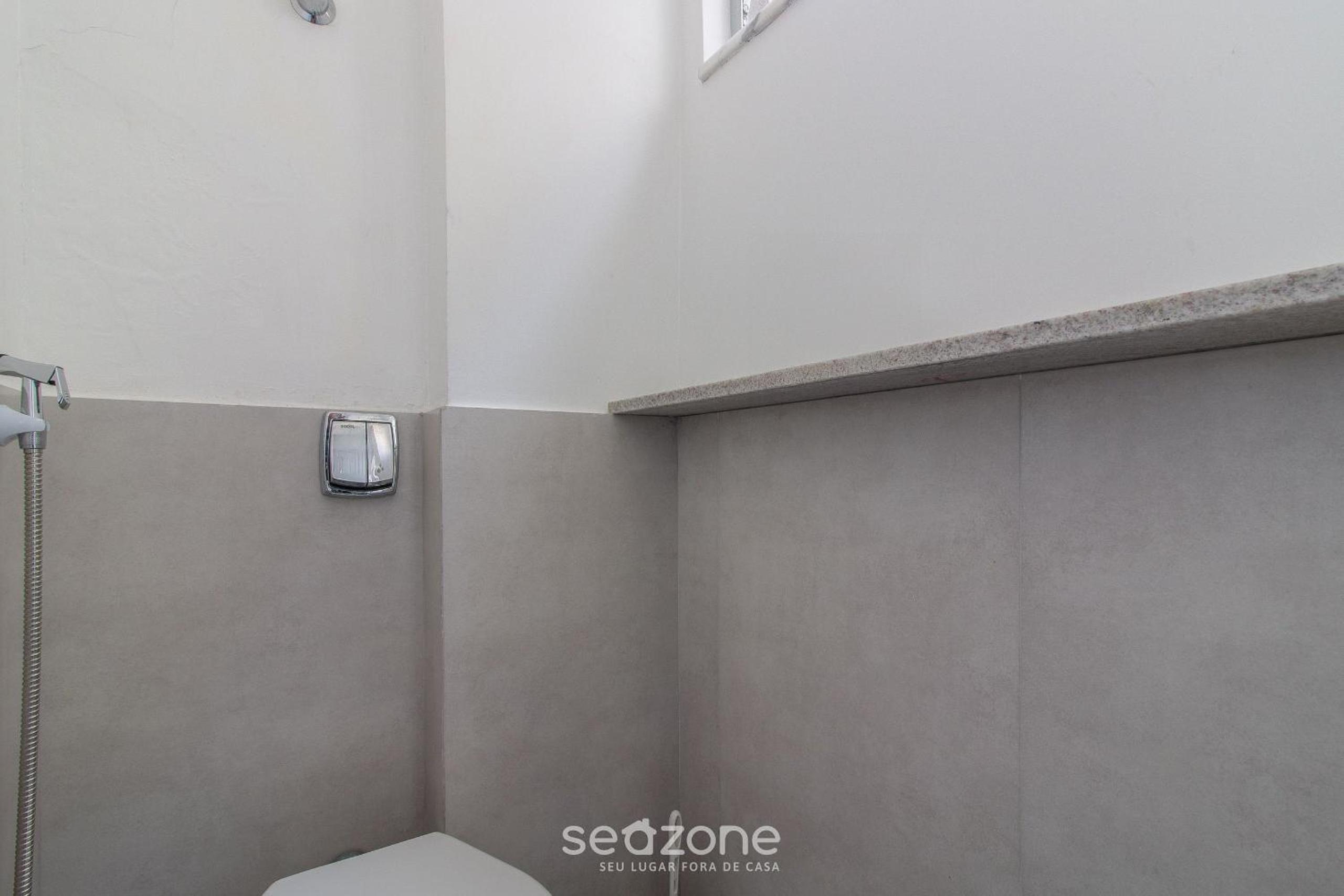 3BR Apt w/ sea view in BC downtown EOA0803