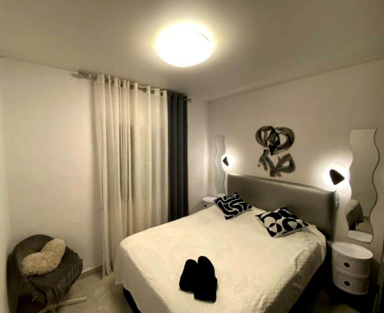 Modern Art apartment by the sea Playa del Espejo