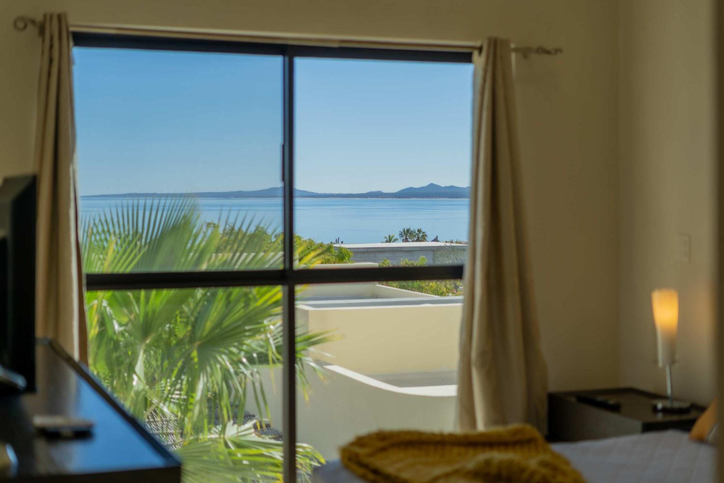 Oceanview condo w Resort amenities Steps to Beach