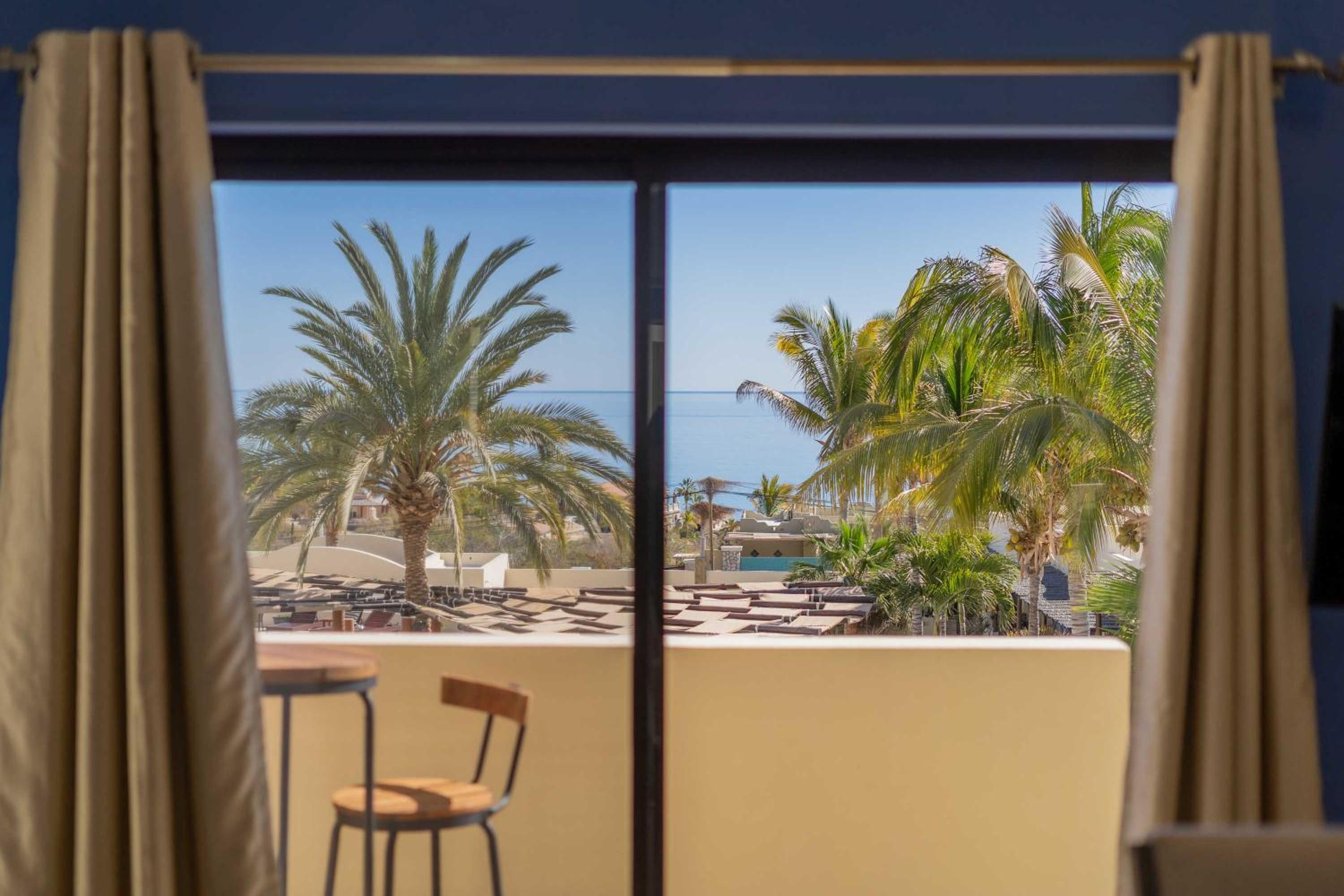 Oceanview condo w Resort amenities Steps to Beach